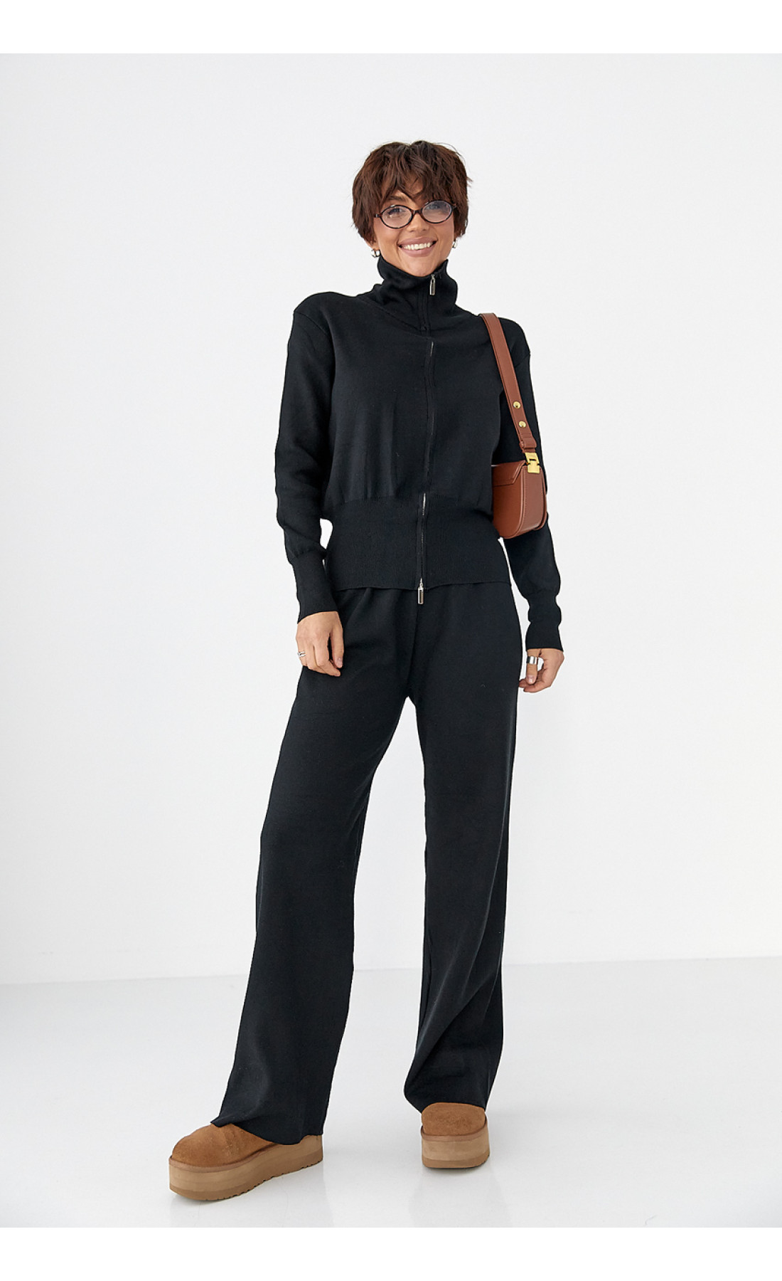 Трикотажний костюм із коротким кардиганом на блискавці та широкими штанами  чорний колір