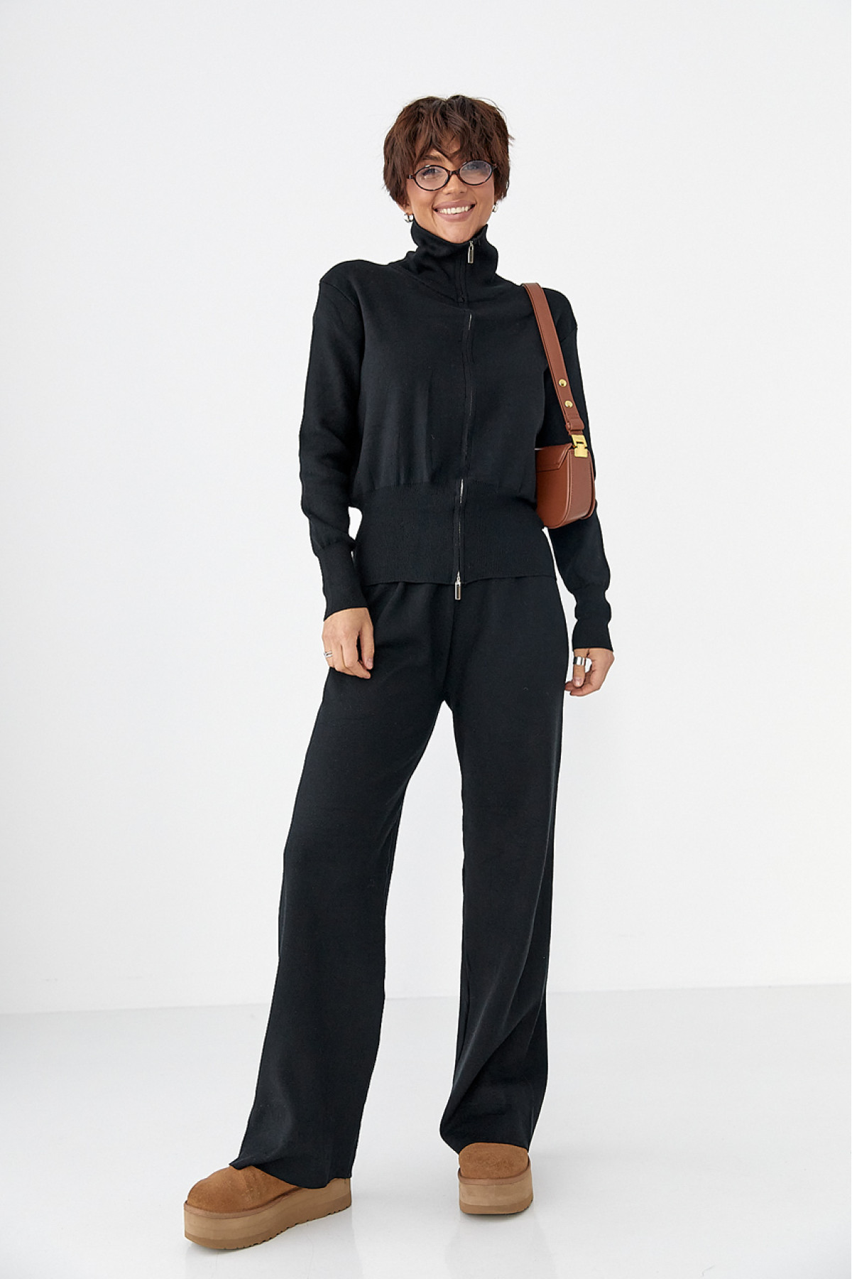 Трикотажний костюм із коротким кардиганом на блискавці та широкими штанами  чорний колір