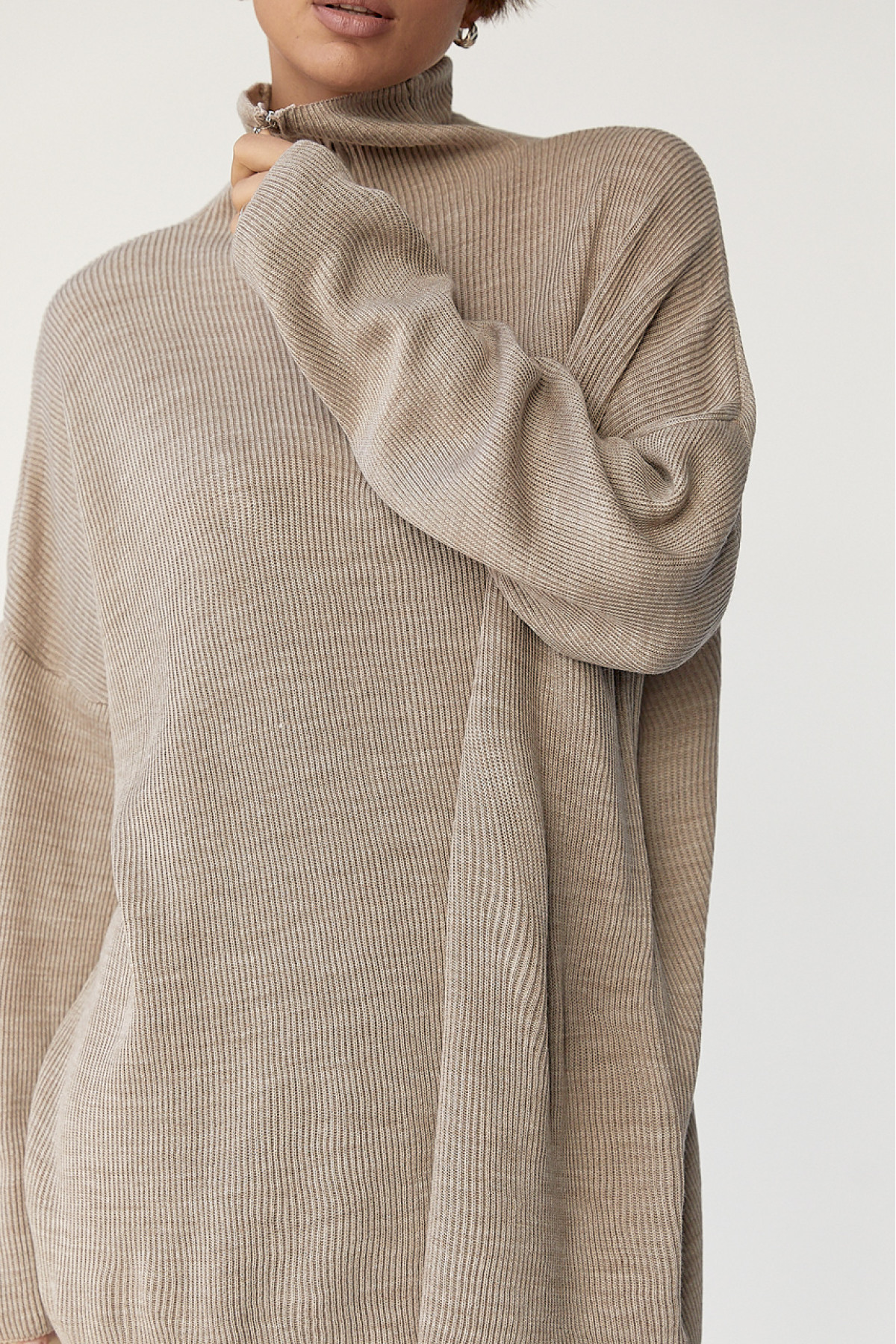 Вільний костюм в рубчик зі светром і прямими штанами  кавовий колір