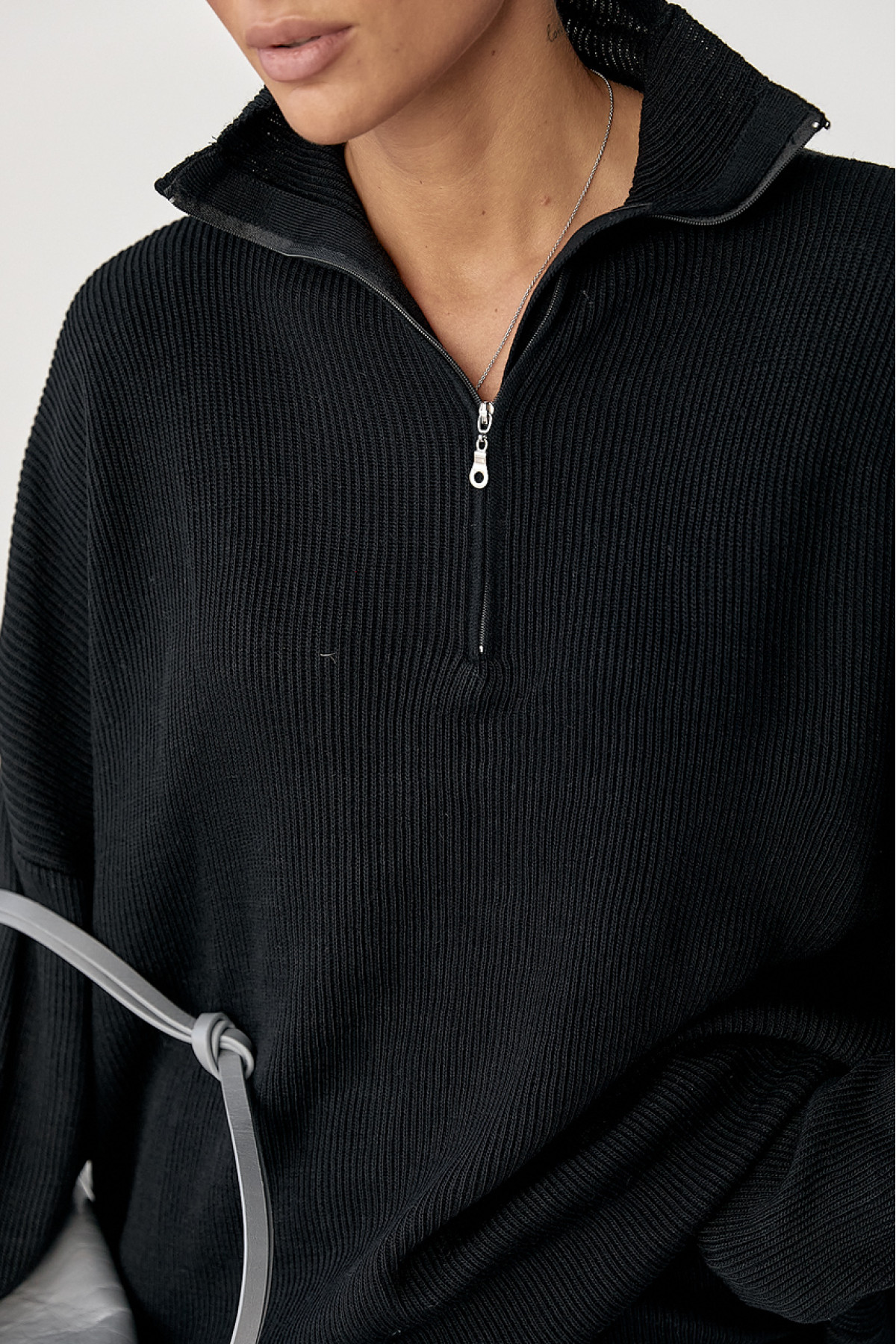 Вільний костюм в рубчик зі светром і прямими штанами  чорний колір