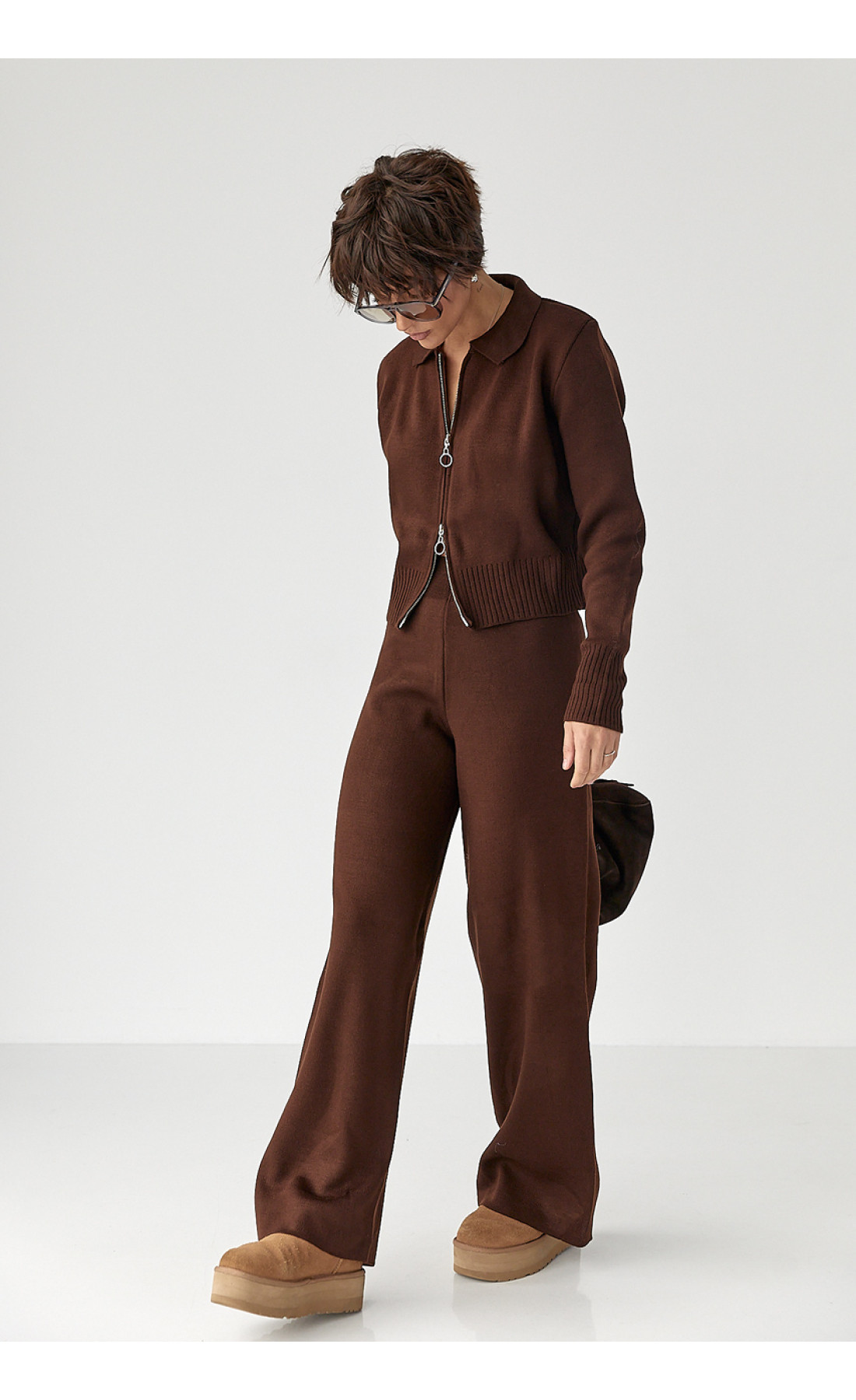 В'язаний трикотажний костюм з коротким кардиганом  коричневий колір