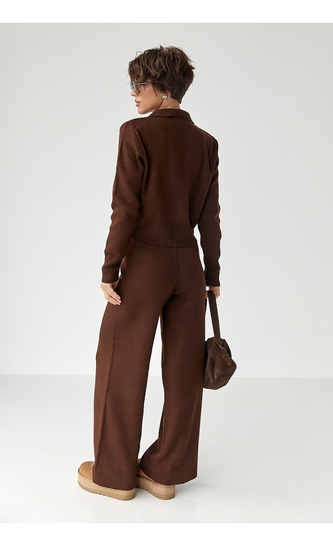 В'язаний трикотажний костюм з коротким кардиганом  коричневий колір