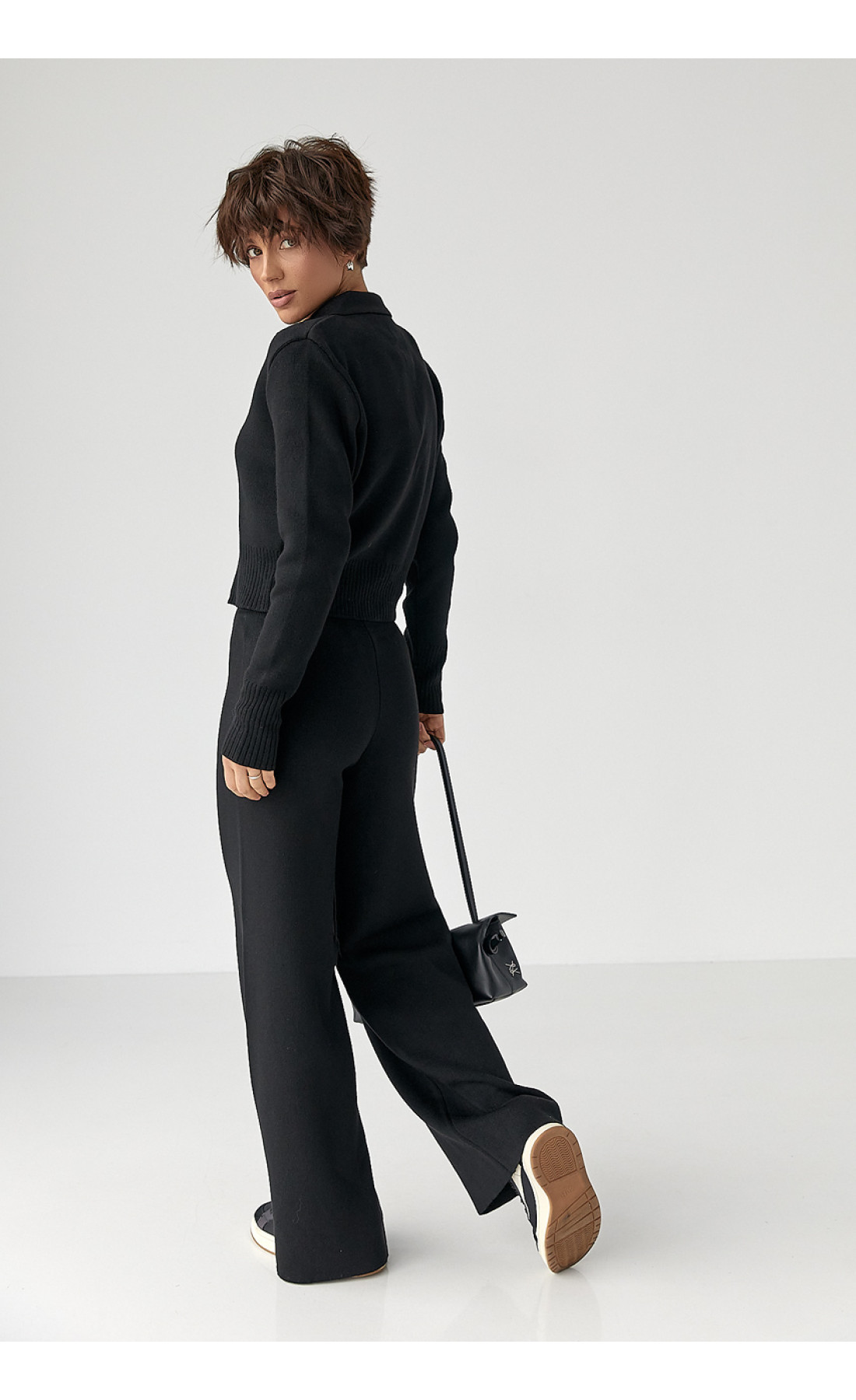 В'язаний трикотажний костюм з коротким кардиганом  чорний колір