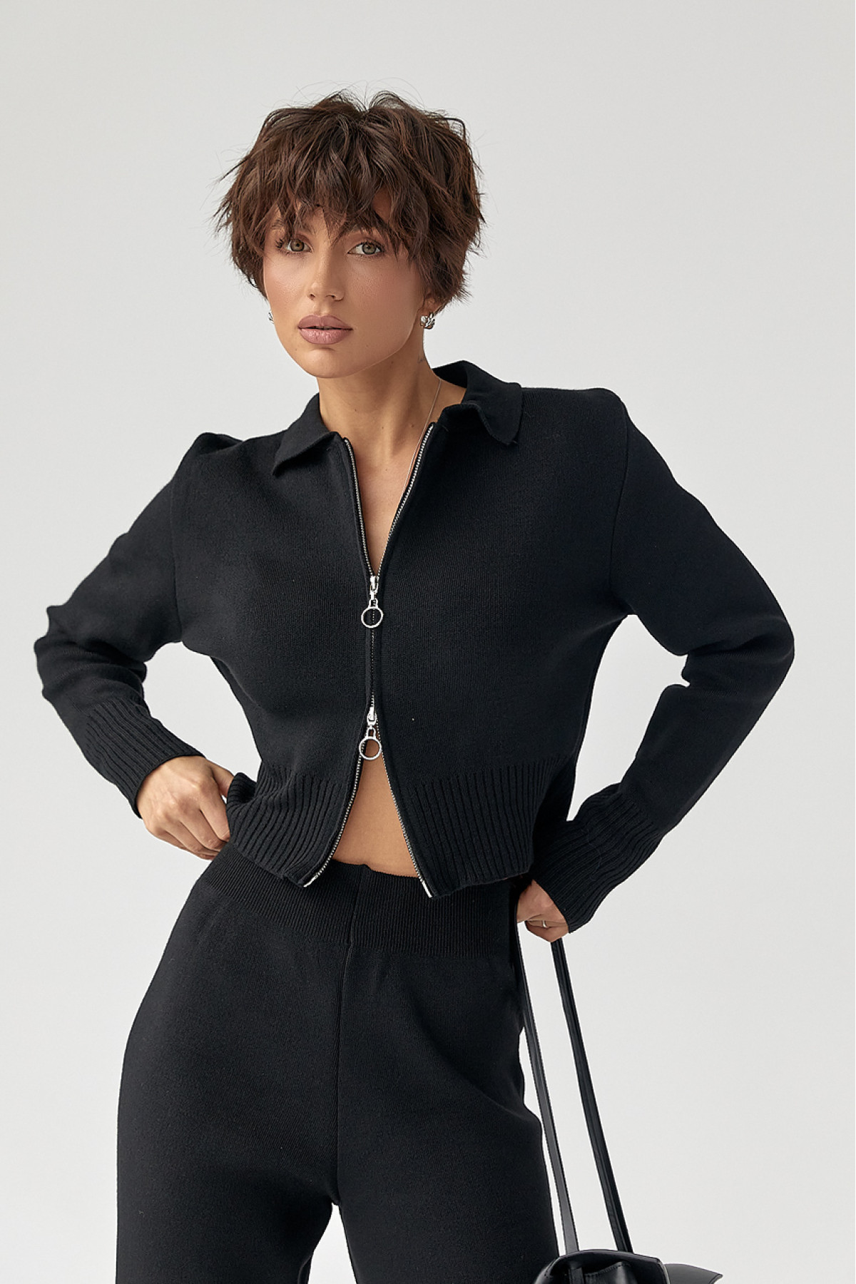 В'язаний трикотажний костюм з коротким кардиганом  чорний колір