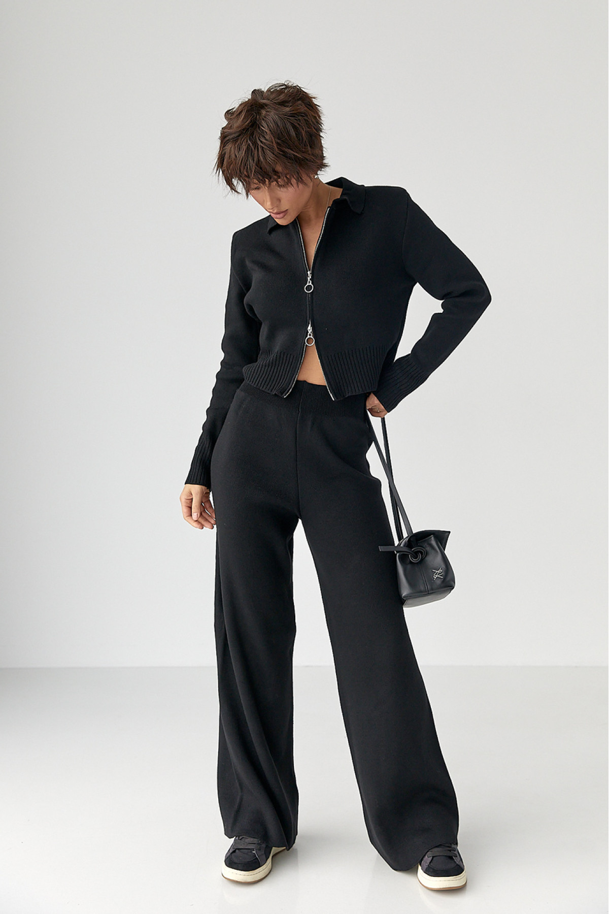 В'язаний трикотажний костюм з коротким кардиганом  чорний колір