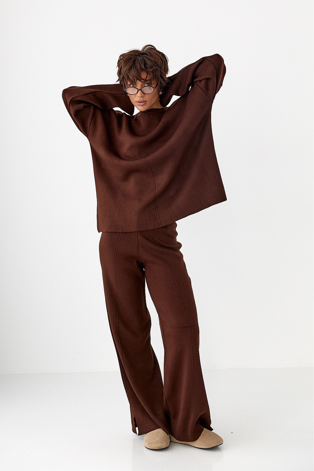 В'язаний костюм з вільною кофтою та широкими штанами  коричневий колір
