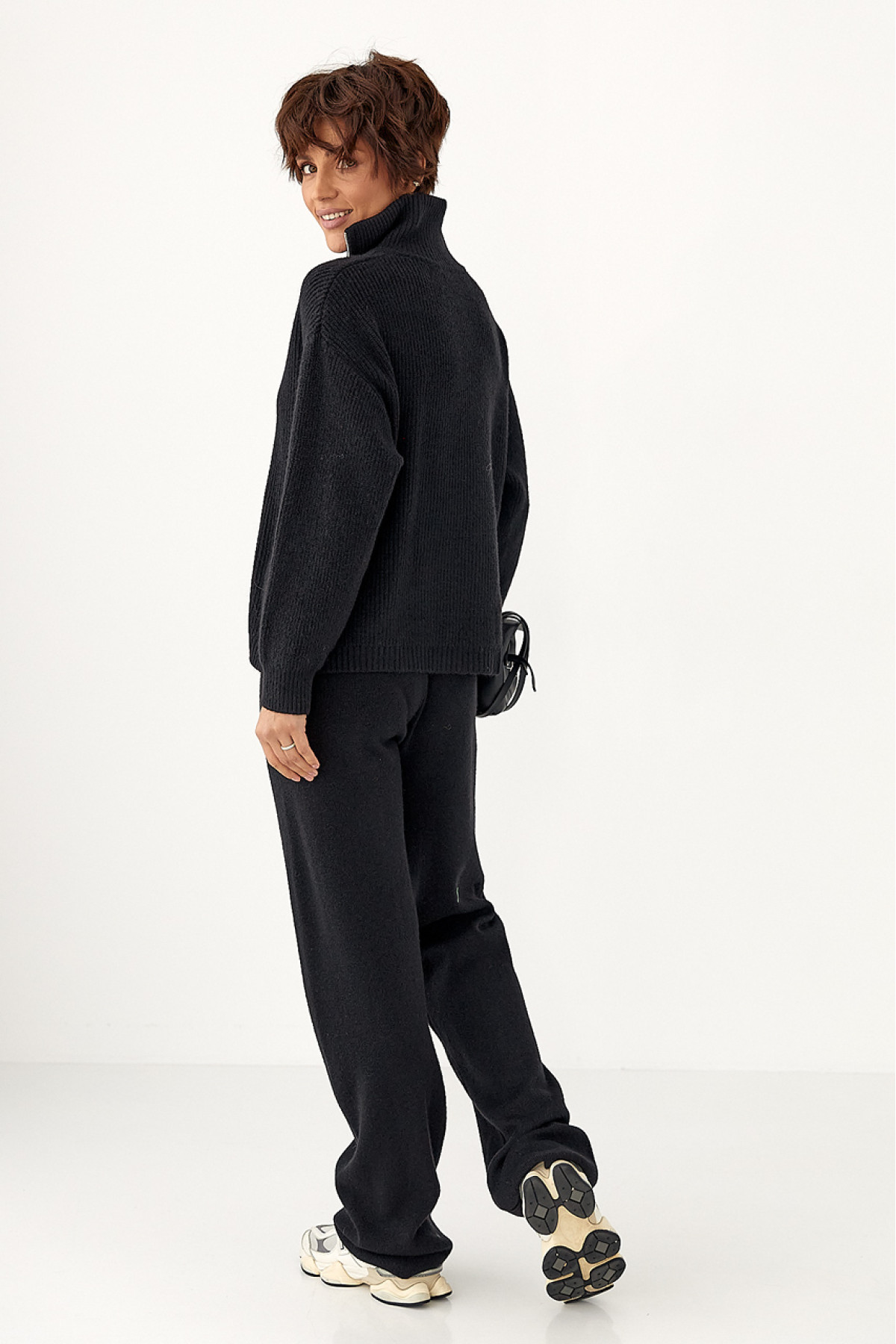 В'язаний костюм зі светром із блискавками та прямими штанами  чорний колір