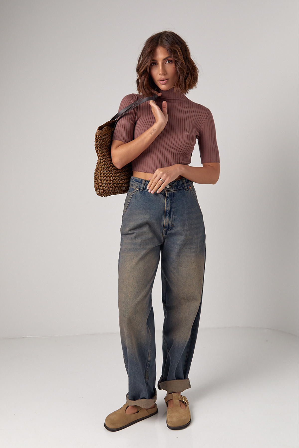 Жіноча вкорочена водолазка з коротким рукавом  кавовий колір