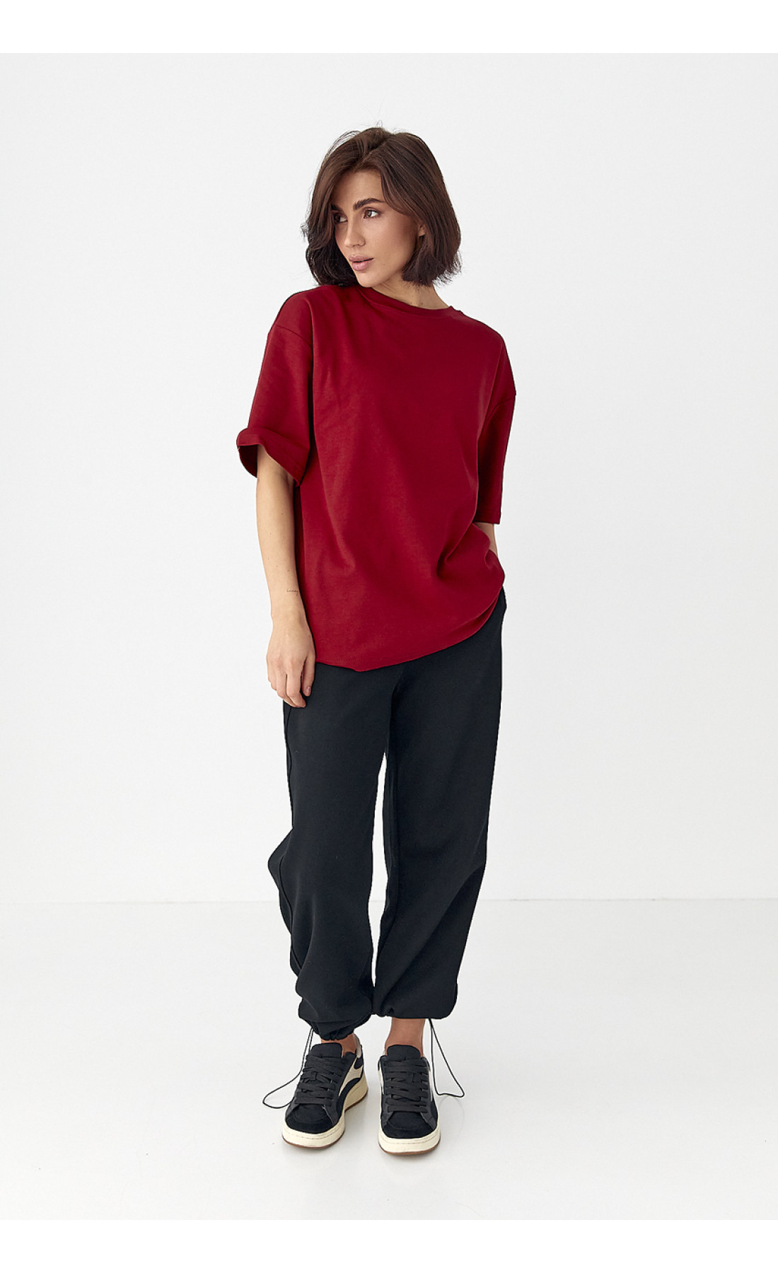 Однотонна базова футболка  бордо колір