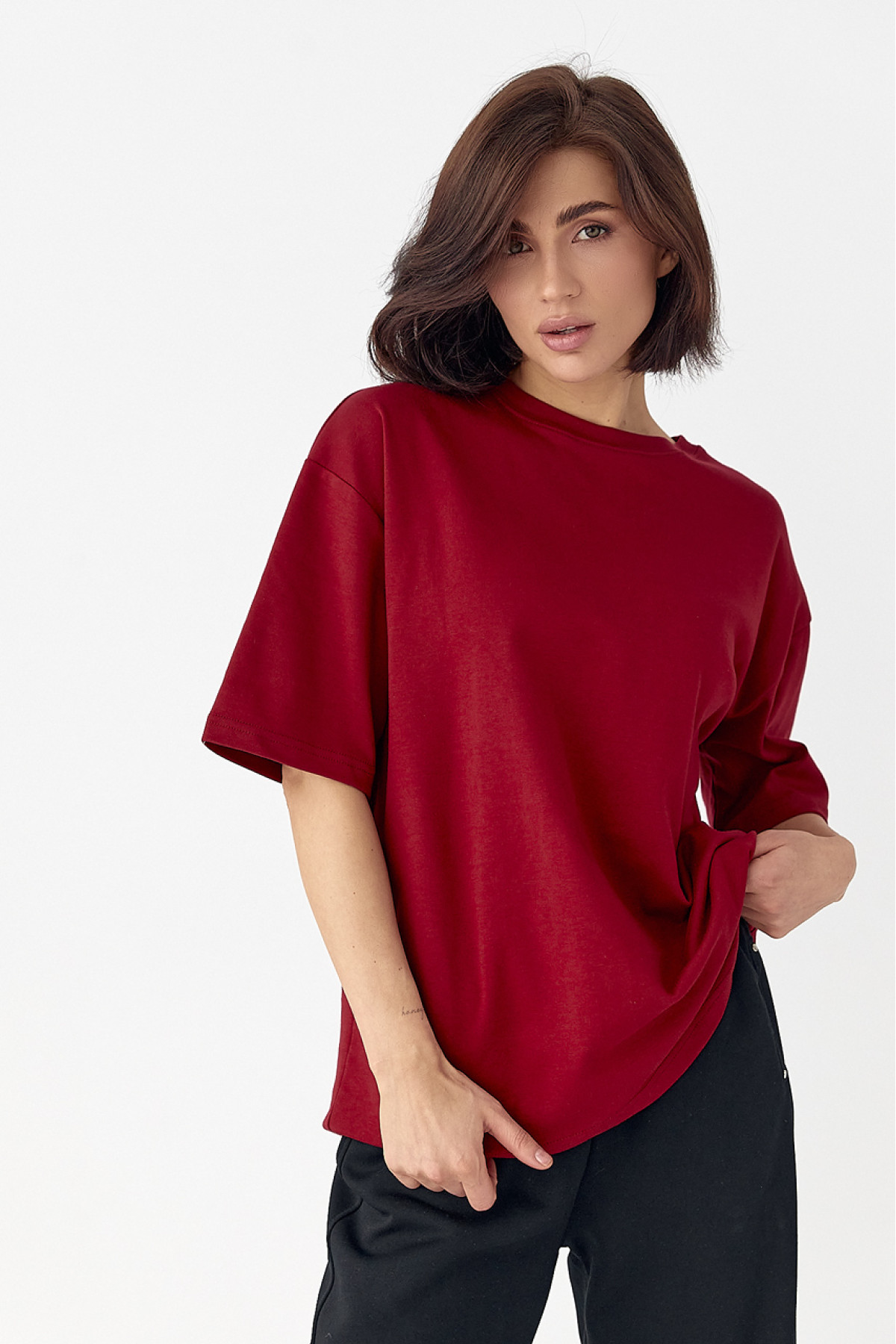 Однотонна базова футболка  бордо колір