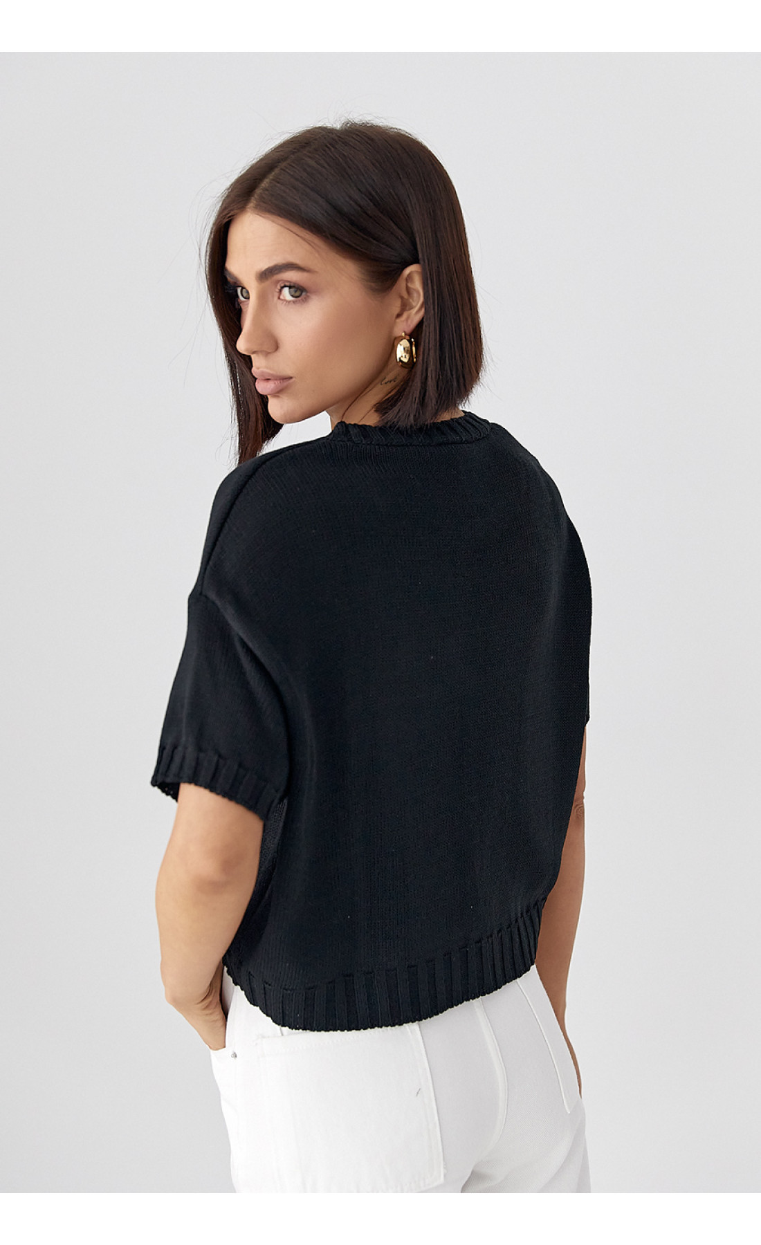 Жіноча в'язана футболка з написом  чорний колір