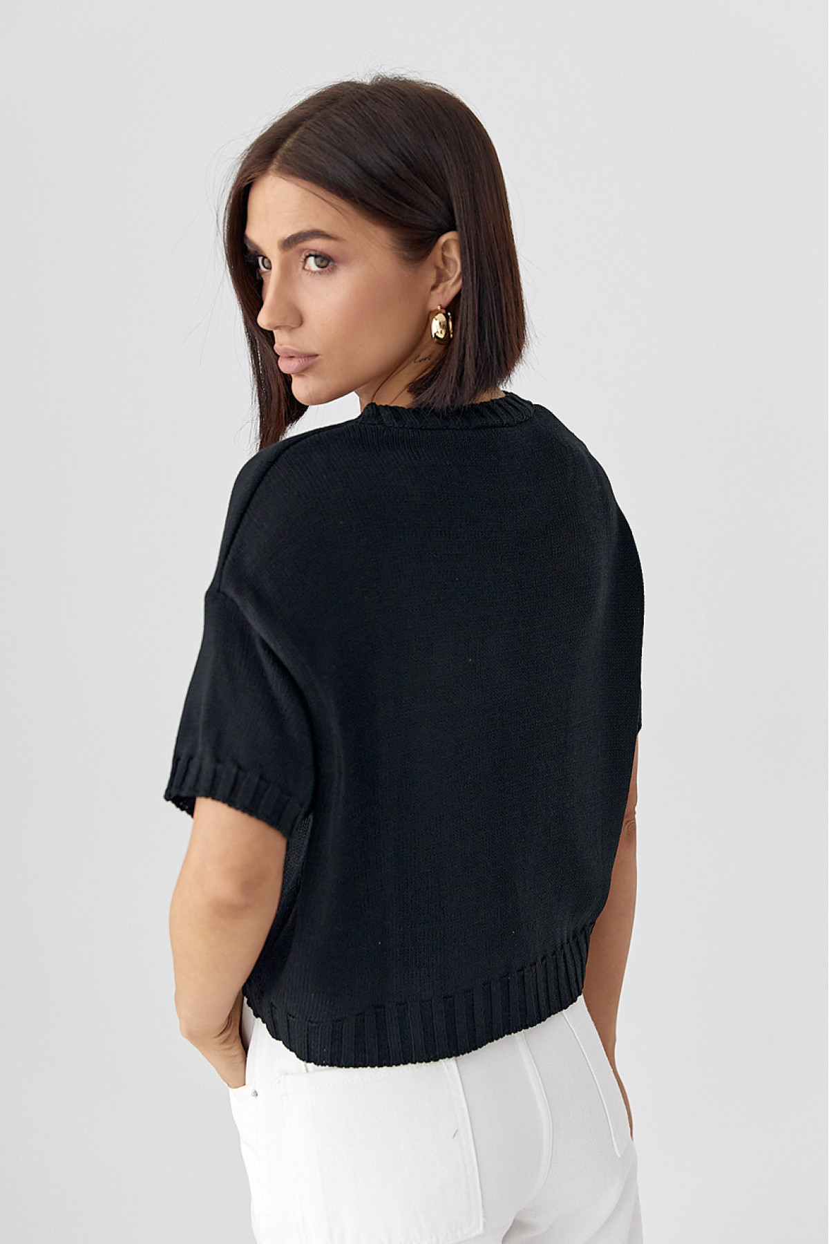 Жіноча в'язана футболка з написом  чорний колір