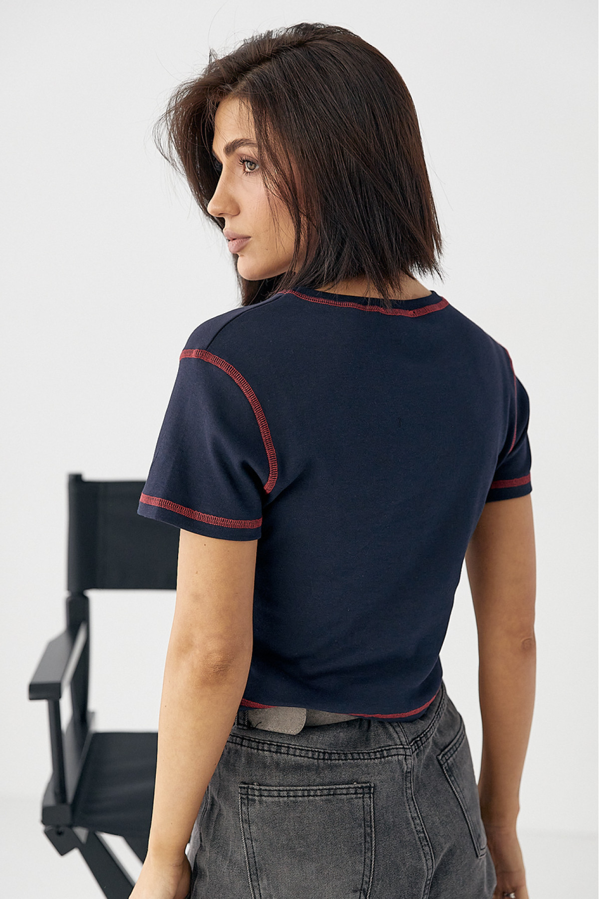 Футболка з контрастними швами та вишитим серцем  темносиній колір