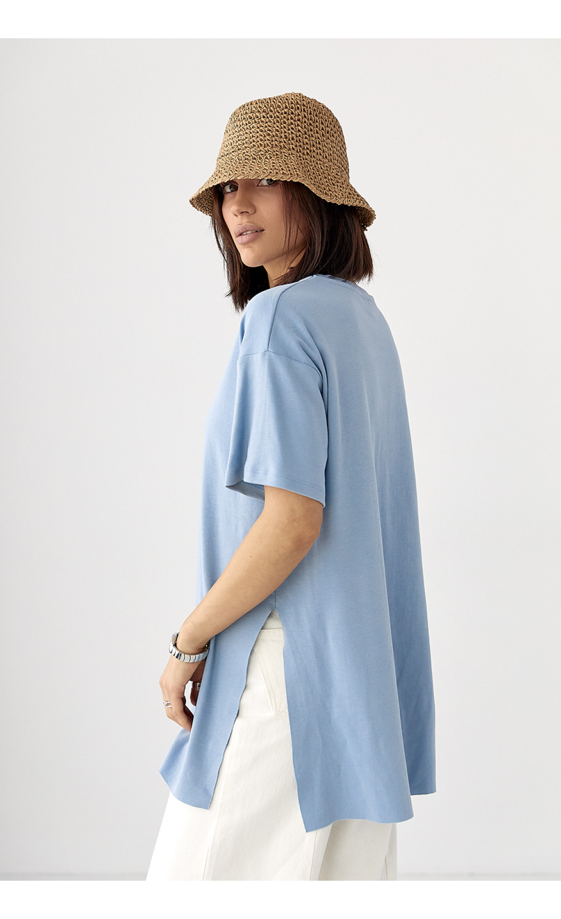 Однотонна футболка з розрізами  джинс колір