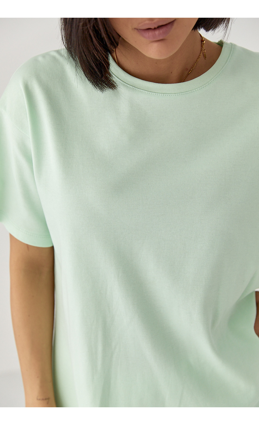 Однотонна футболка з розрізами  м'ятний колір