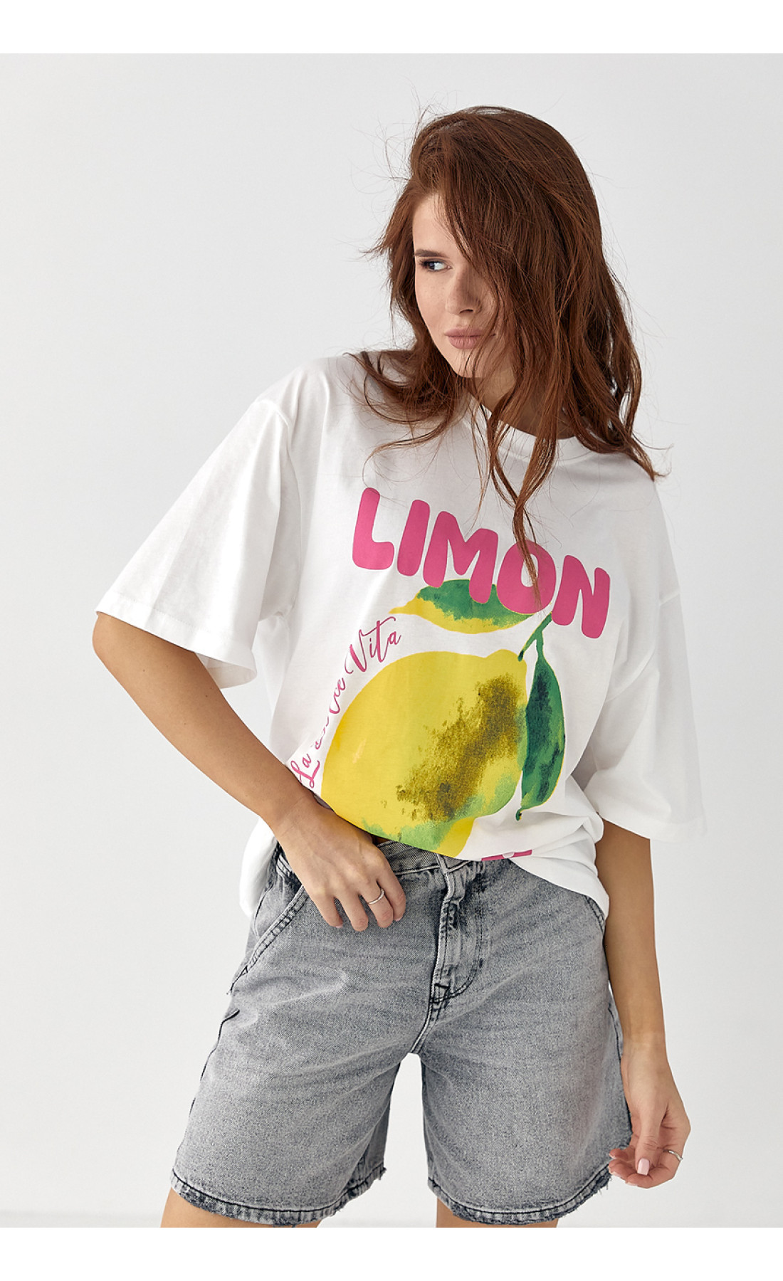 Футболка оверсайз із принтом лимона  білий колір