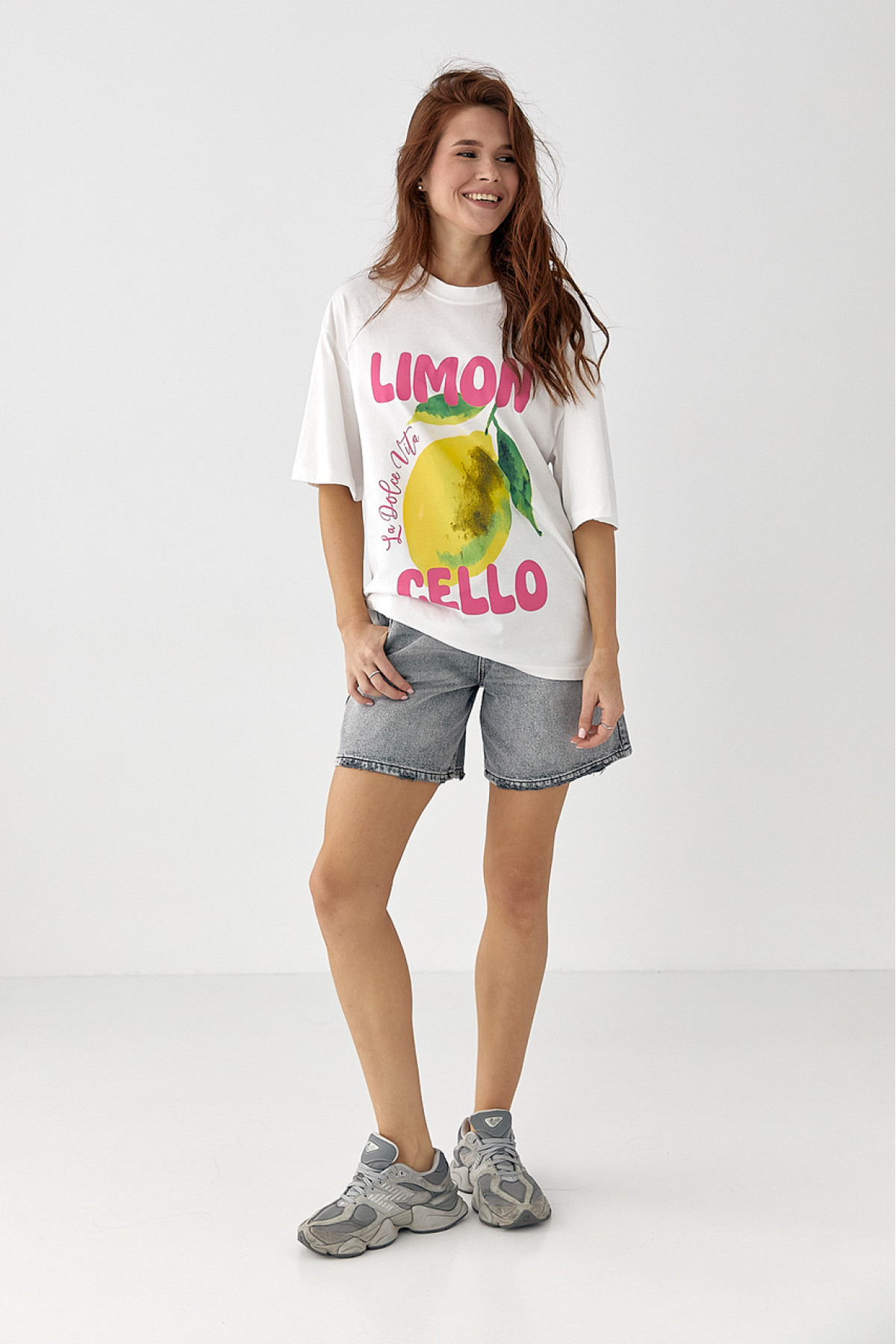 Футболка оверсайз із принтом лимона  білий колір