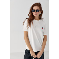 Футболка з вишитими вишеньками  молочний колір