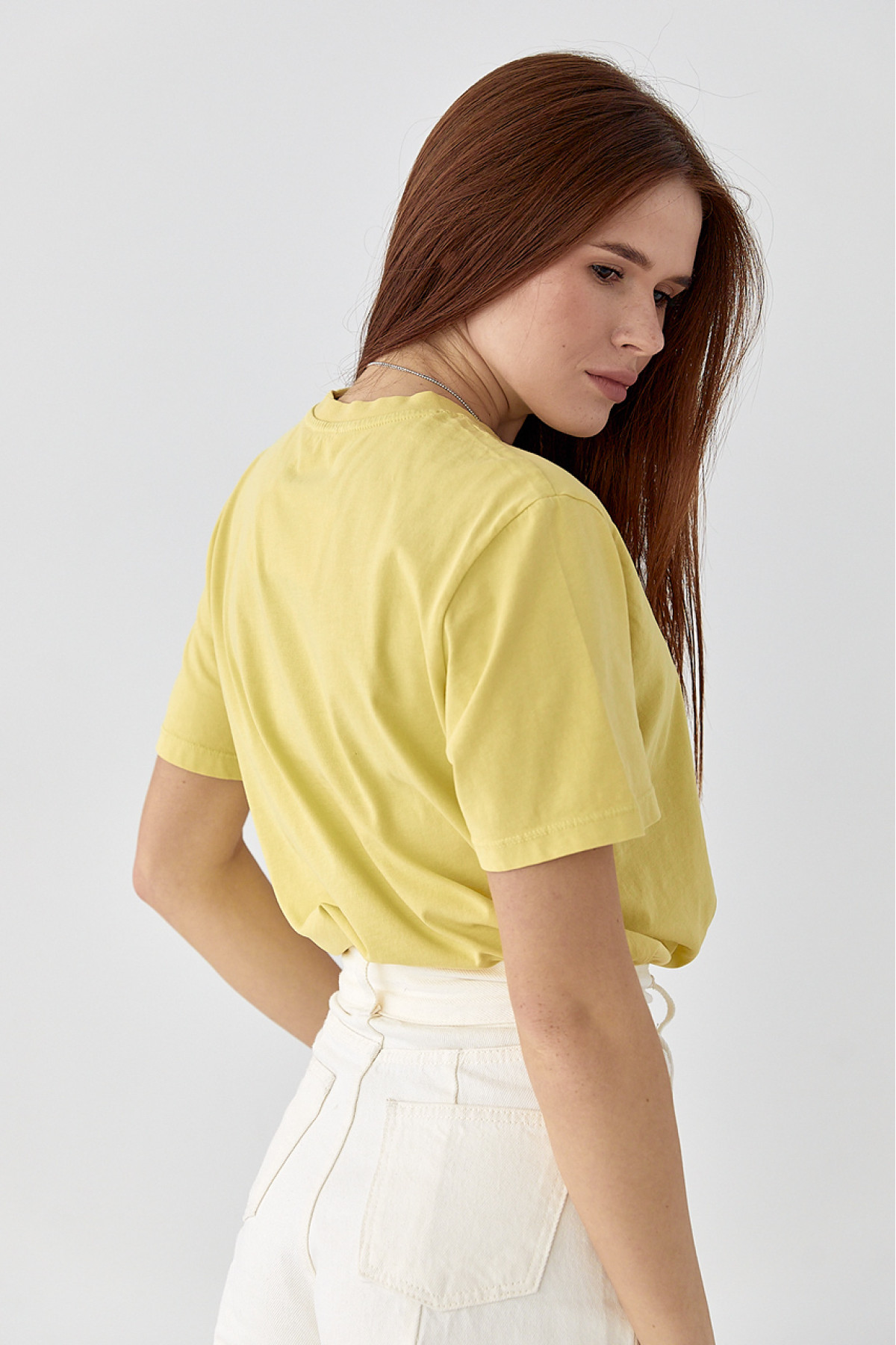 Трикотажна футболка з написами  лимонний колір