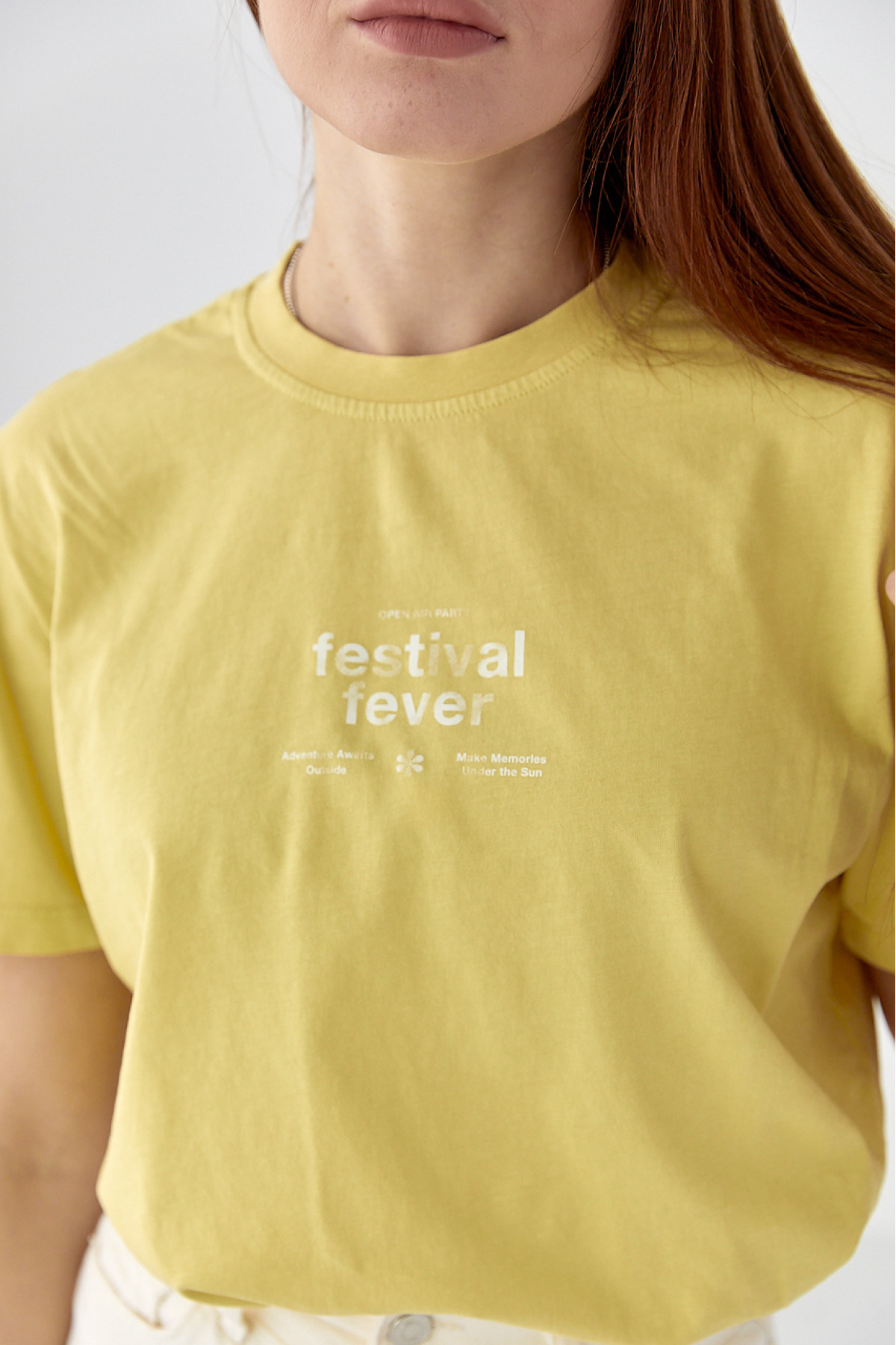 Трикотажна футболка з написами  лимонний колір