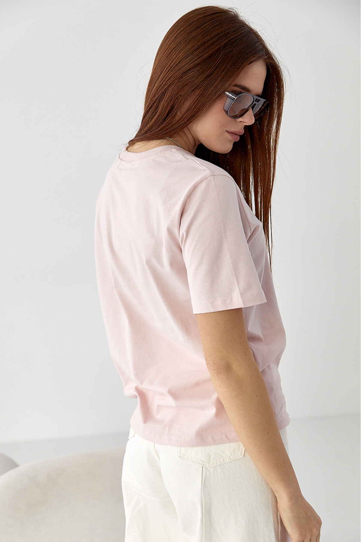 Футболка з написом Very Сhic із бісеру  пудра колір