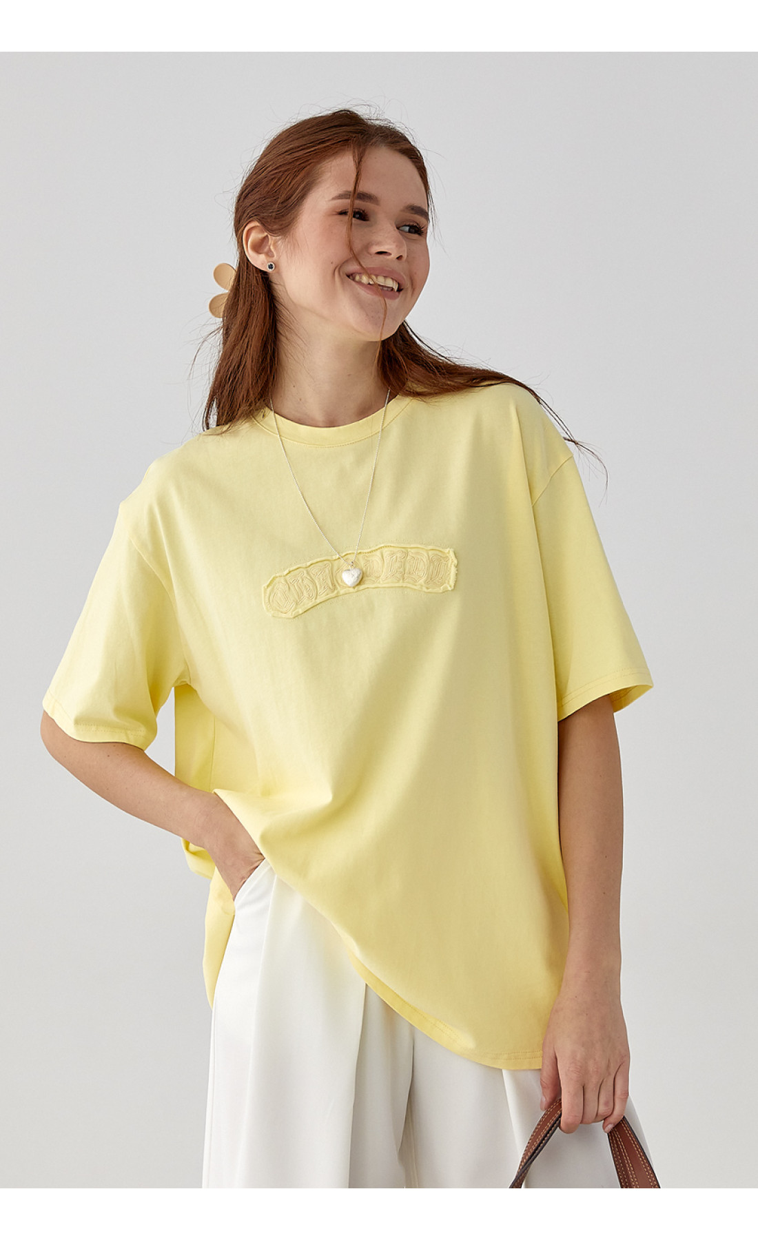 Футболка вільного крою з вишитим написом  жовтий колір