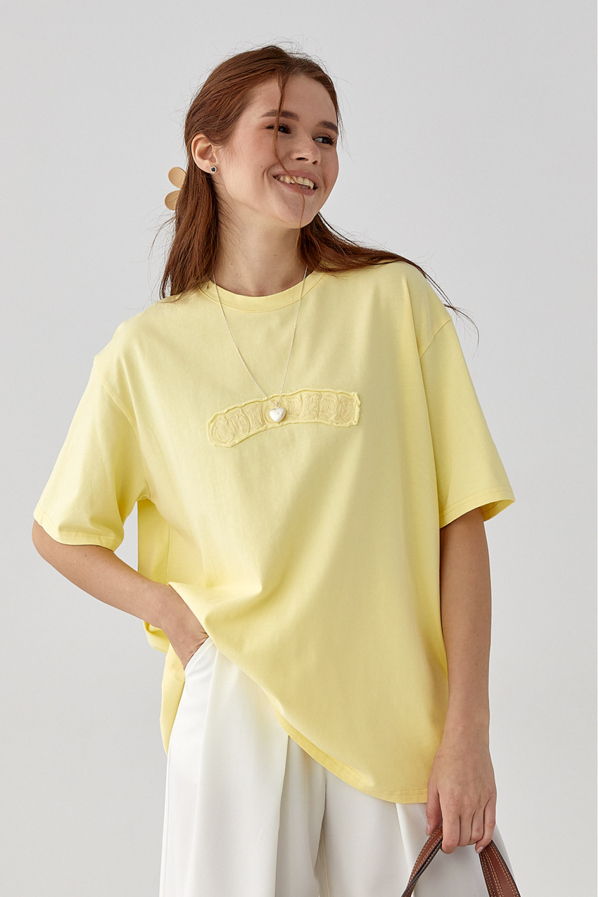 Футболка вільного крою з вишитим написом  жовтий колір