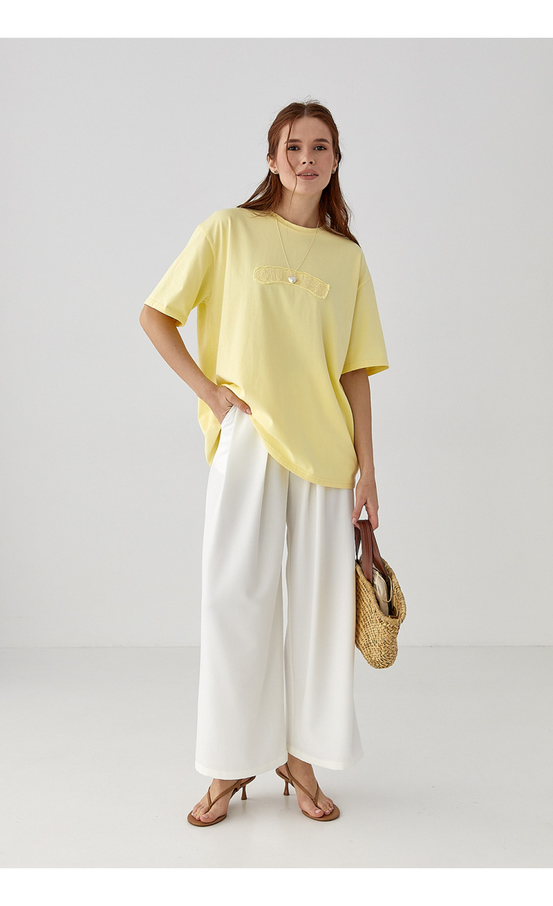 Футболка вільного крою з вишитим написом  жовтий колір