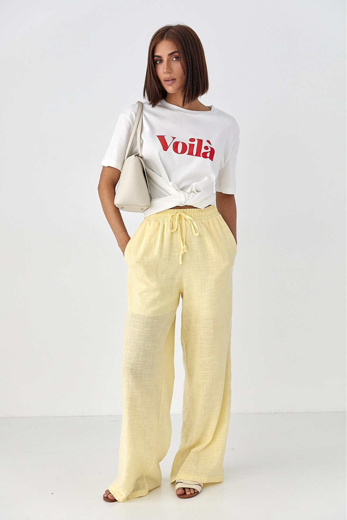 Однотонна футболка з написом Voila  молочний колір