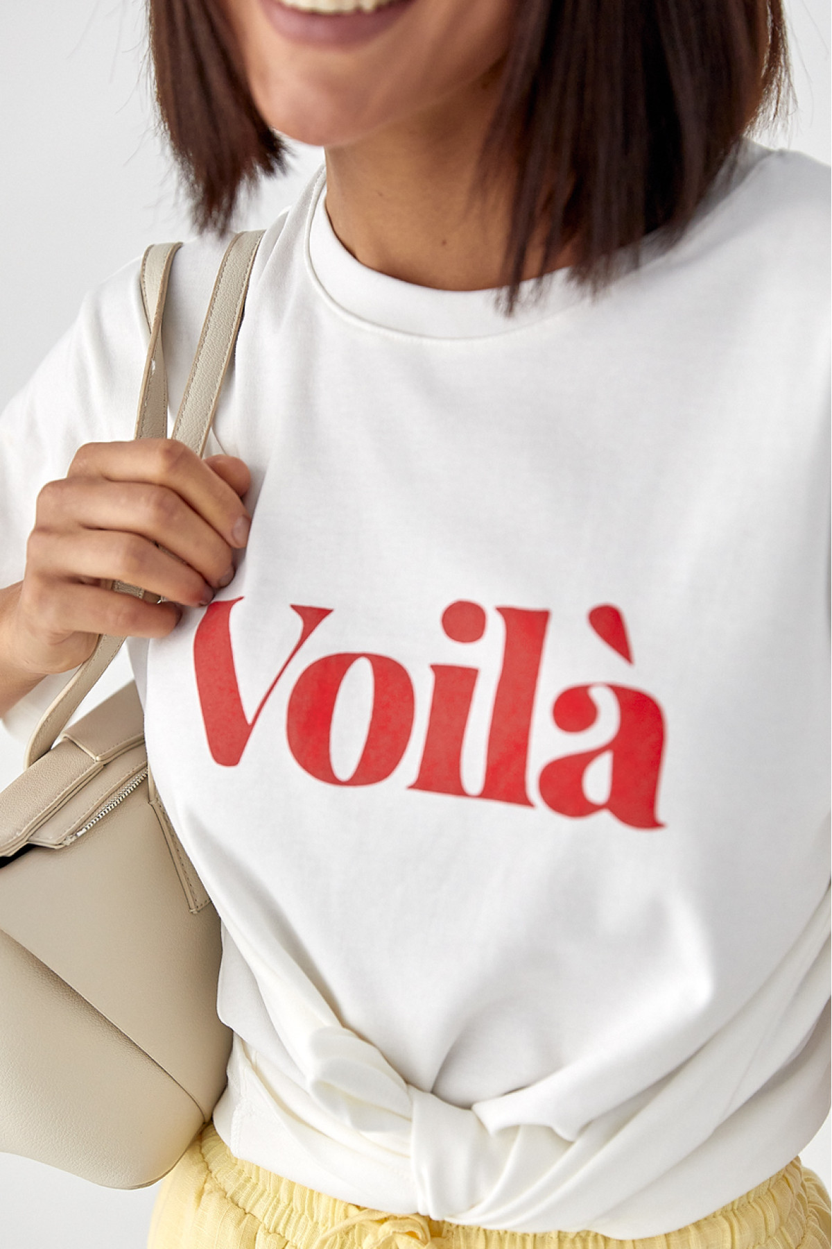 Однотонна футболка з написом Voila  молочний колір