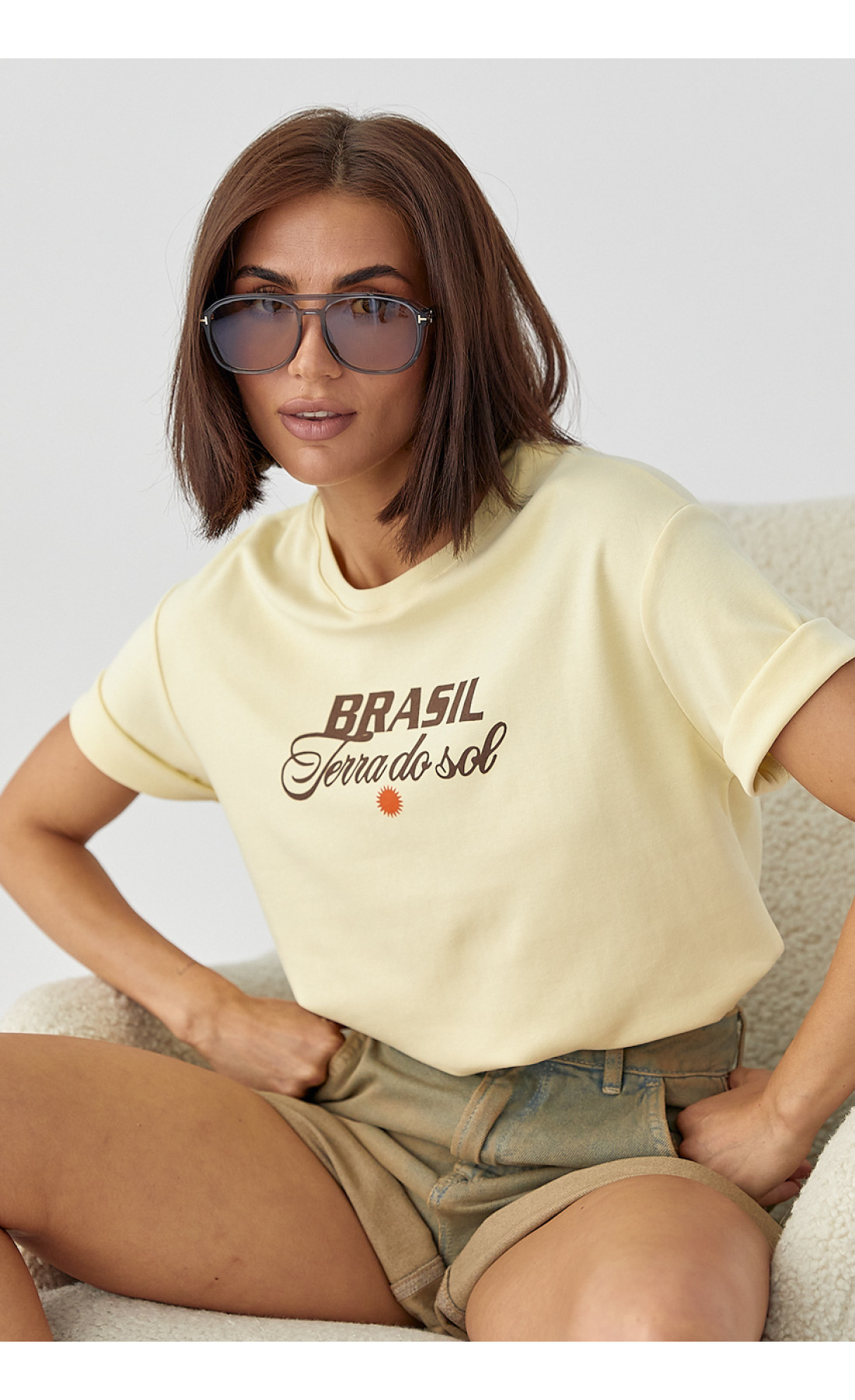 Бавовняна футболка з написами  лимонний колір