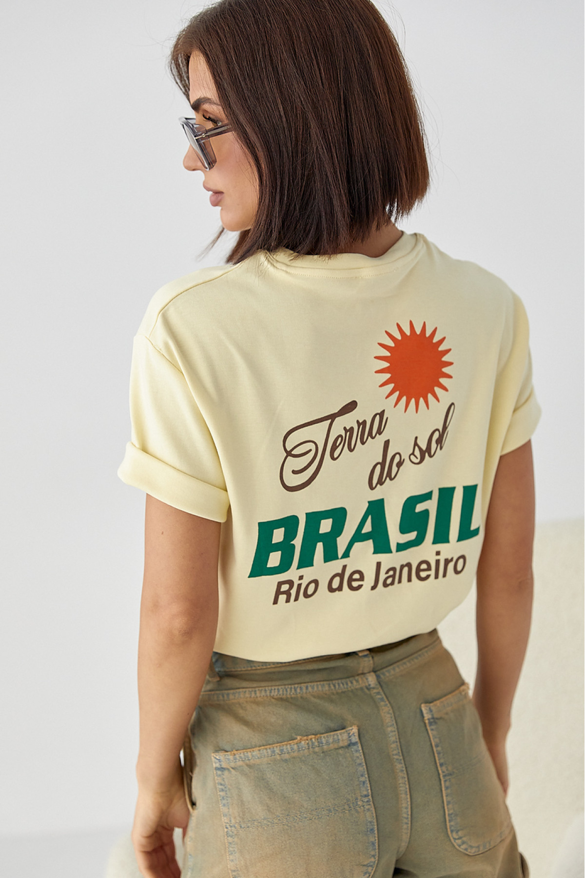 Бавовняна футболка з написами  лимонний колір