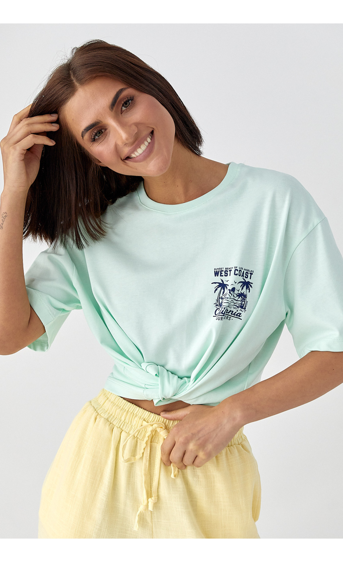 Футболка з принтом California  м'ятний колір