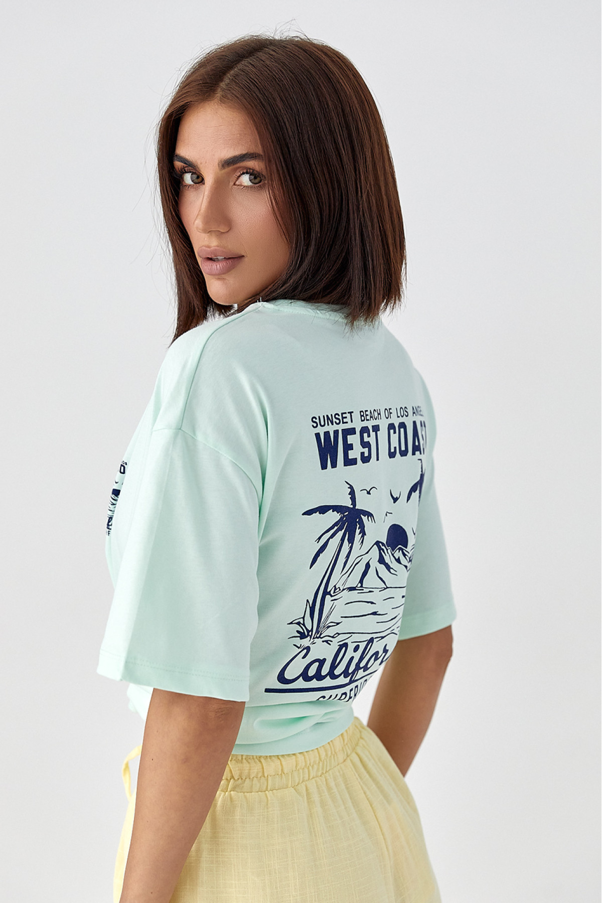Футболка з принтом California  м'ятний колір
