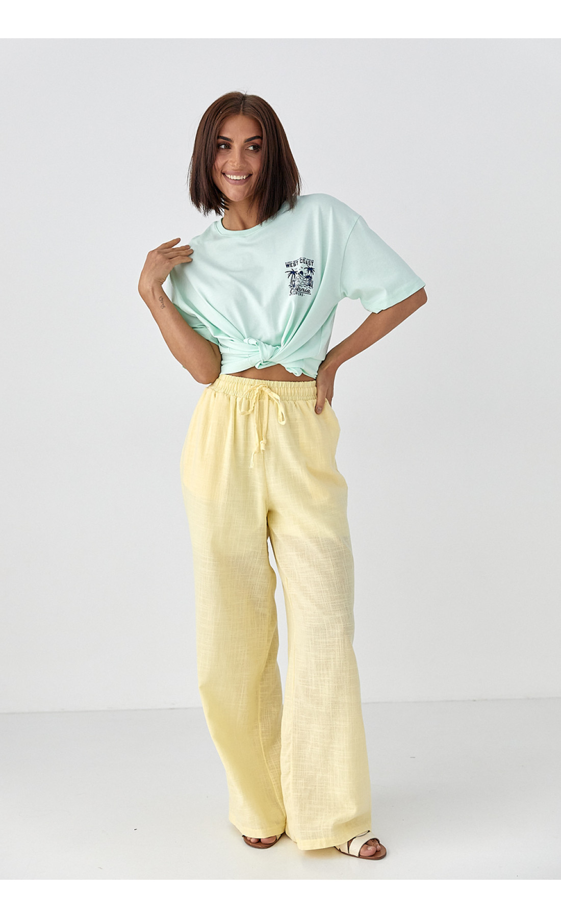 Футболка з принтом California  м'ятний колір