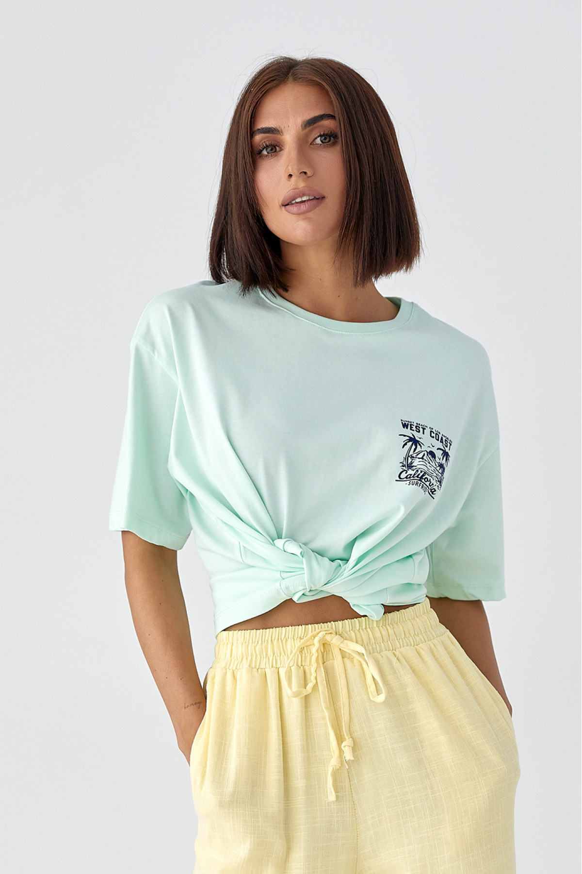 Футболка з принтом California  м'ятний колір