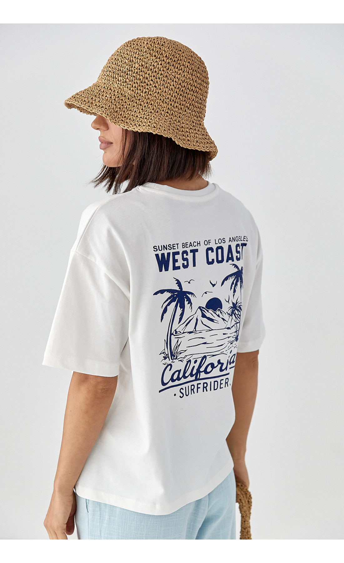 Футболка з принтом California  молочний колір