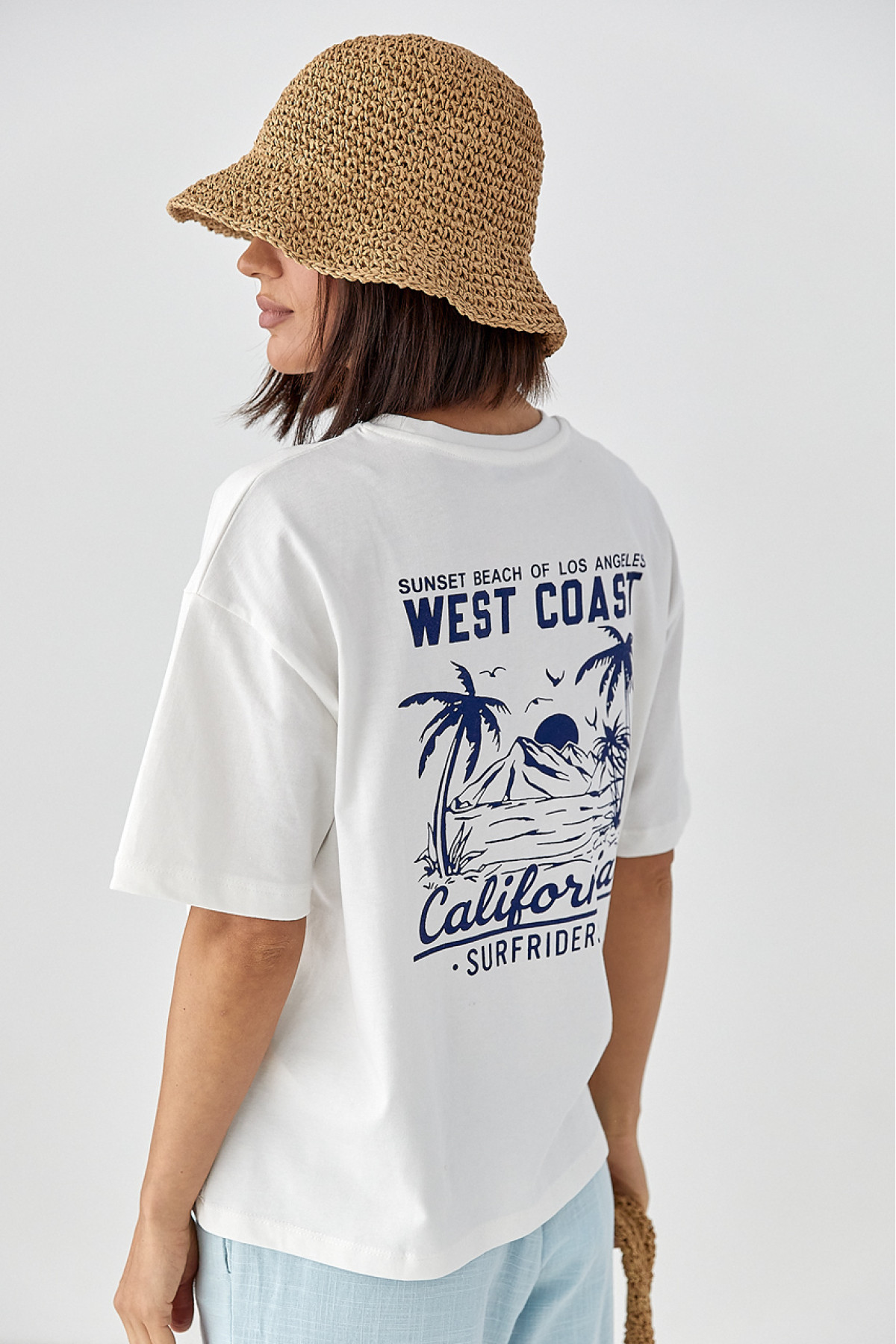 Футболка з принтом California  молочний колір