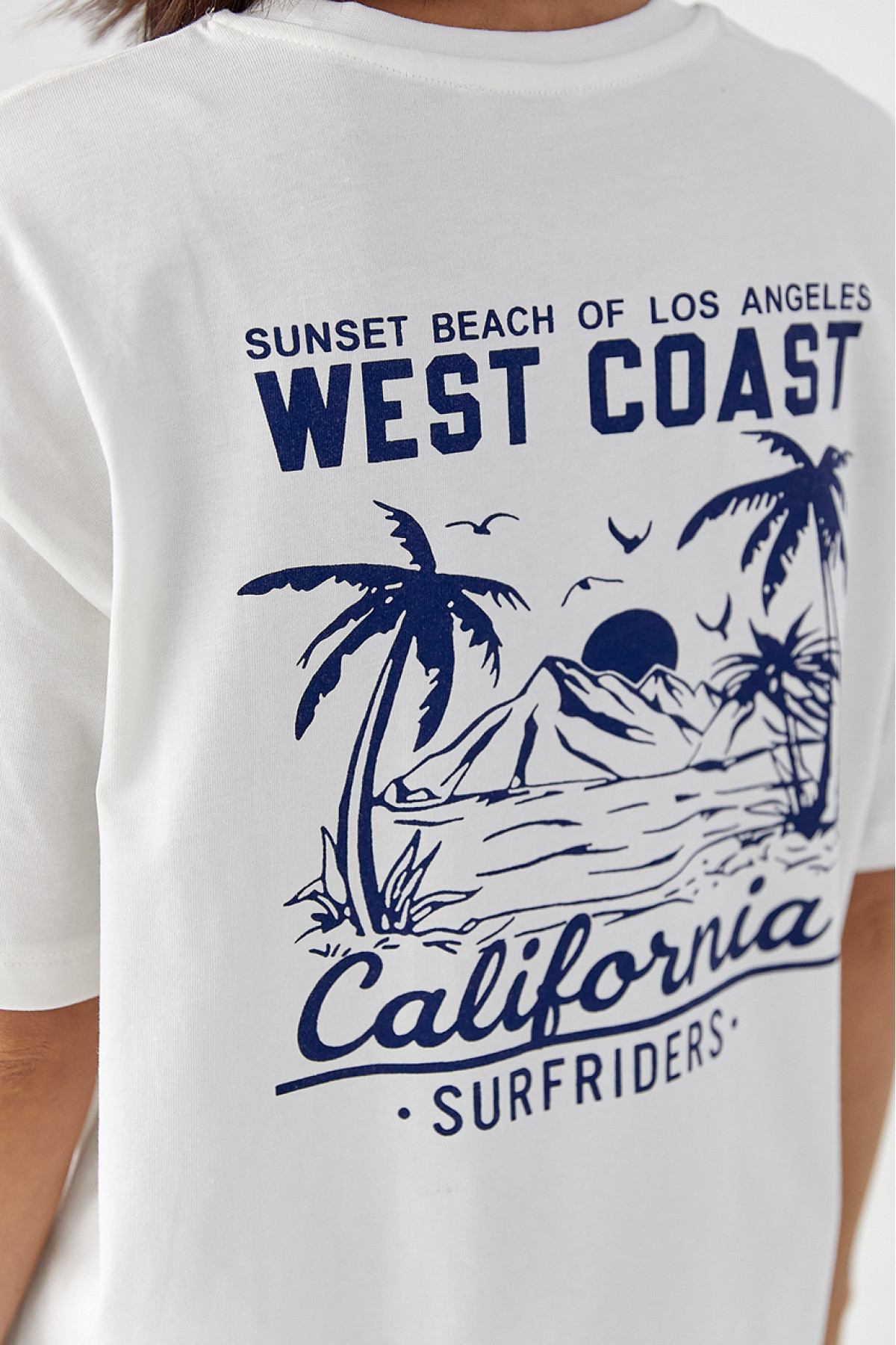 Футболка з принтом California  молочний колір