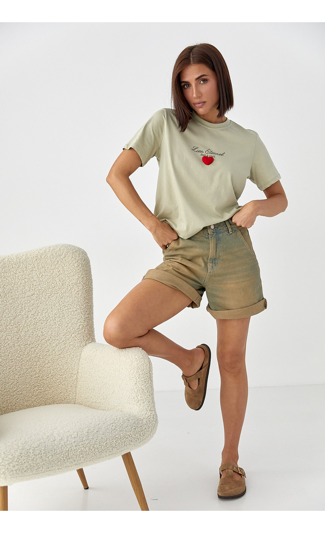 Футболка з об'ємним серцем  хакі колір