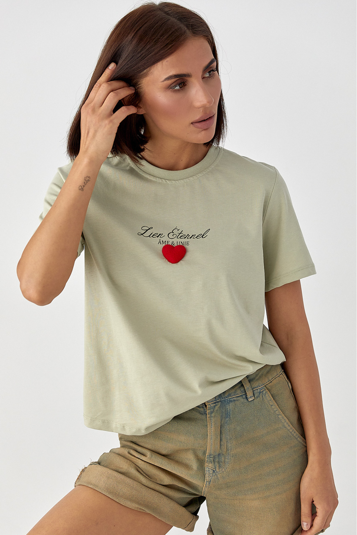 Футболка з об'ємним серцем  хакі колір