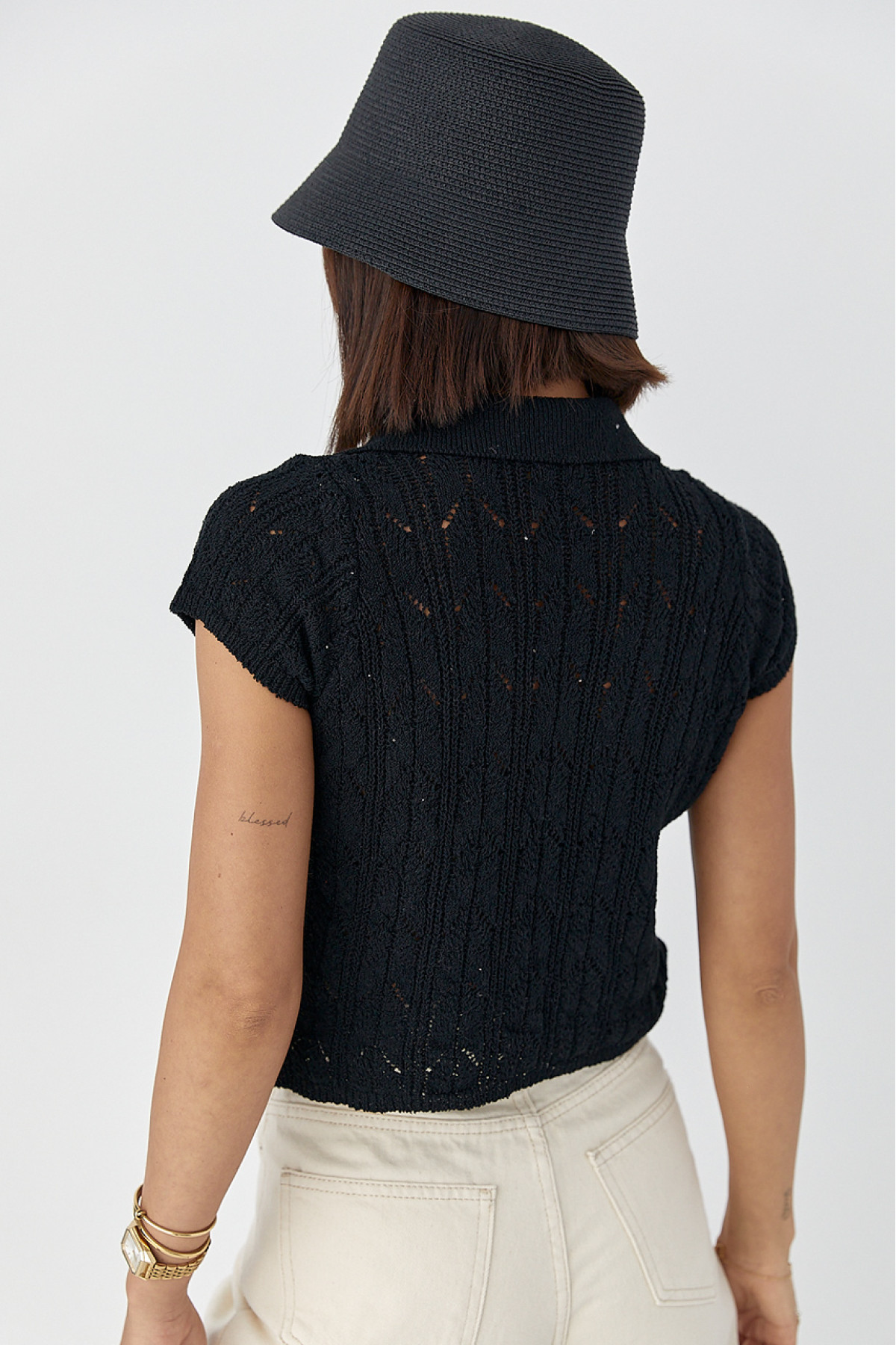 Жіноче поло на ґудзиках з ажурної в'язки  чорний колір