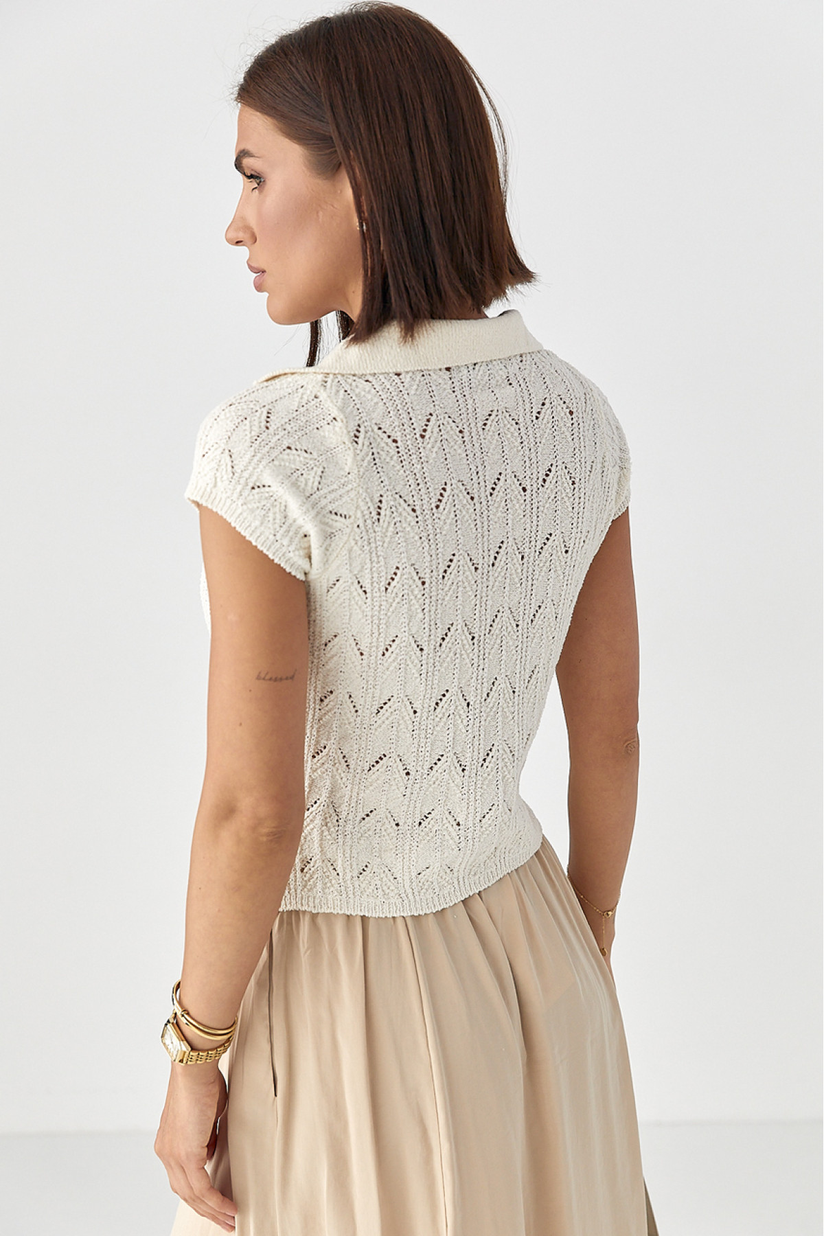 Жіноче поло на ґудзиках з ажурної в'язки  молочний колір