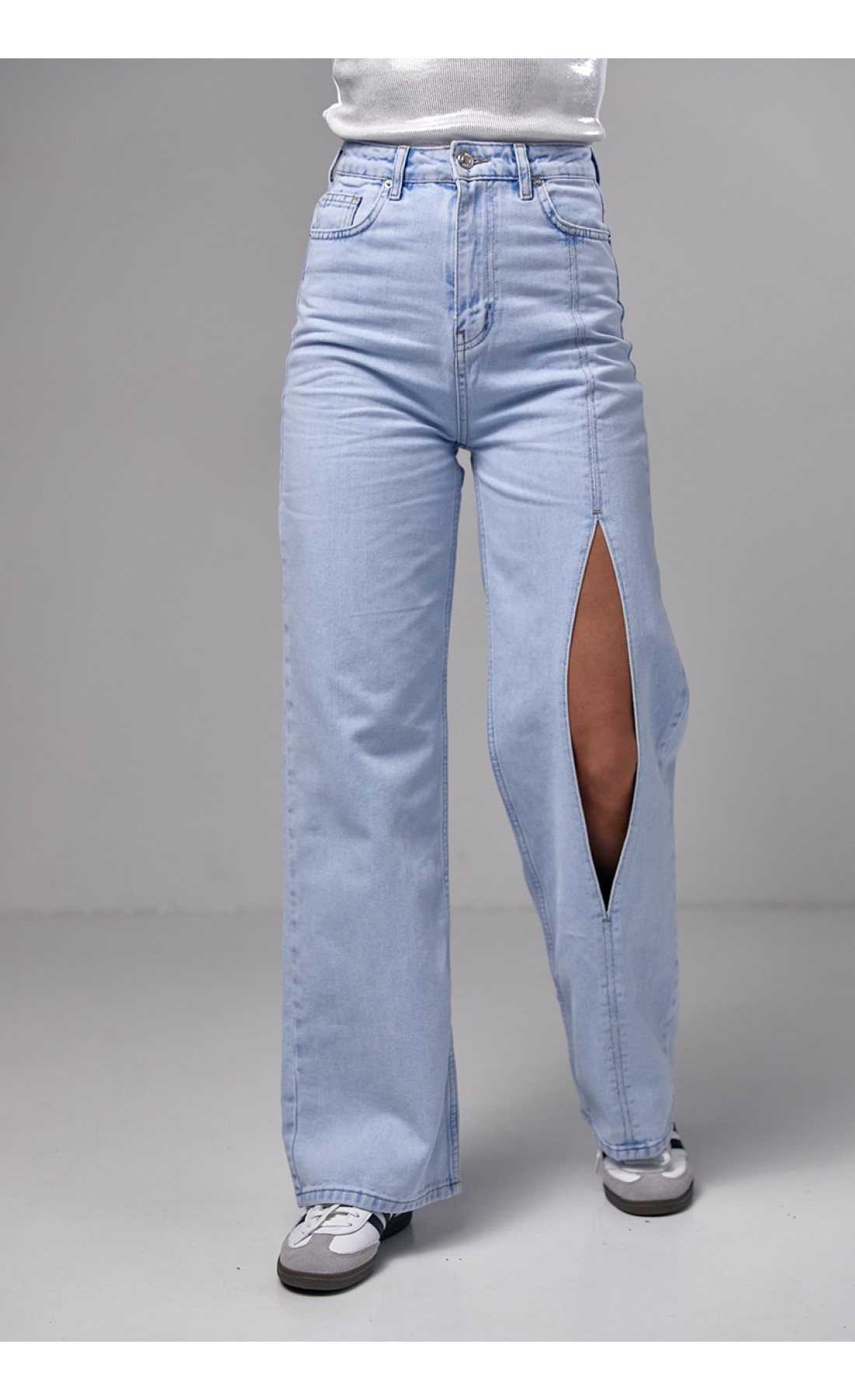 Джинси жіночі з краплеподібним вирізом спереду  блакитний колір
