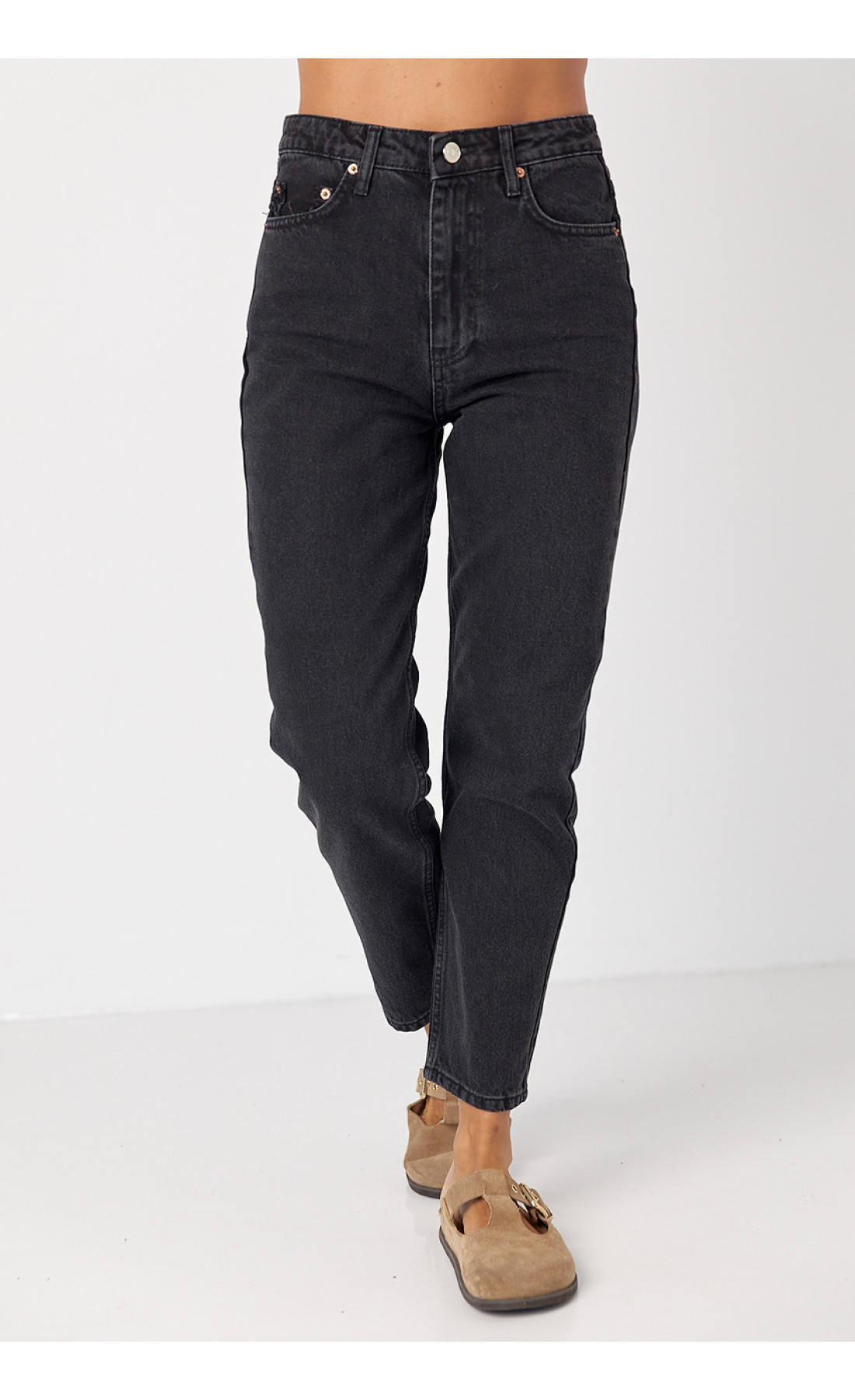 Жіночі жіночі джинси МОМ із рваним декором на кишенях  чорний колір