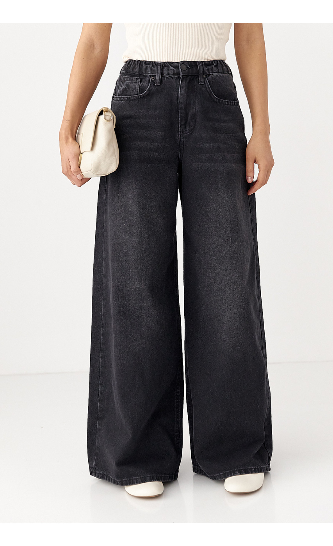 Широкі жіночі джинси  з резинкою на поясі  чорний колір