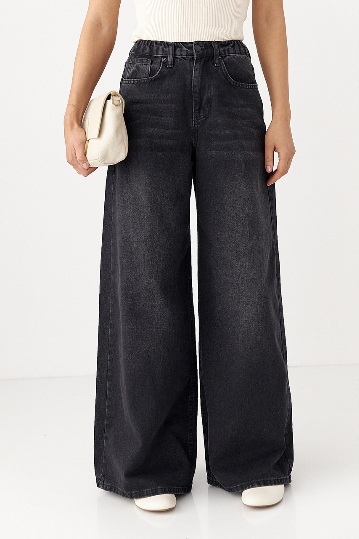 Широкі жіночі джинси  з резинкою на поясі  чорний колір