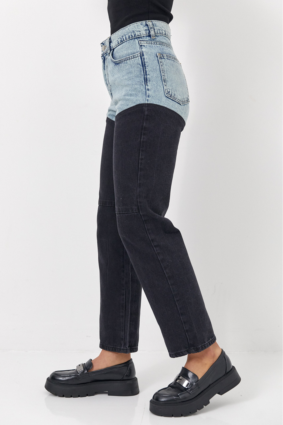 Укорочені двоколірні прямі жіночі джинси  чорний колір