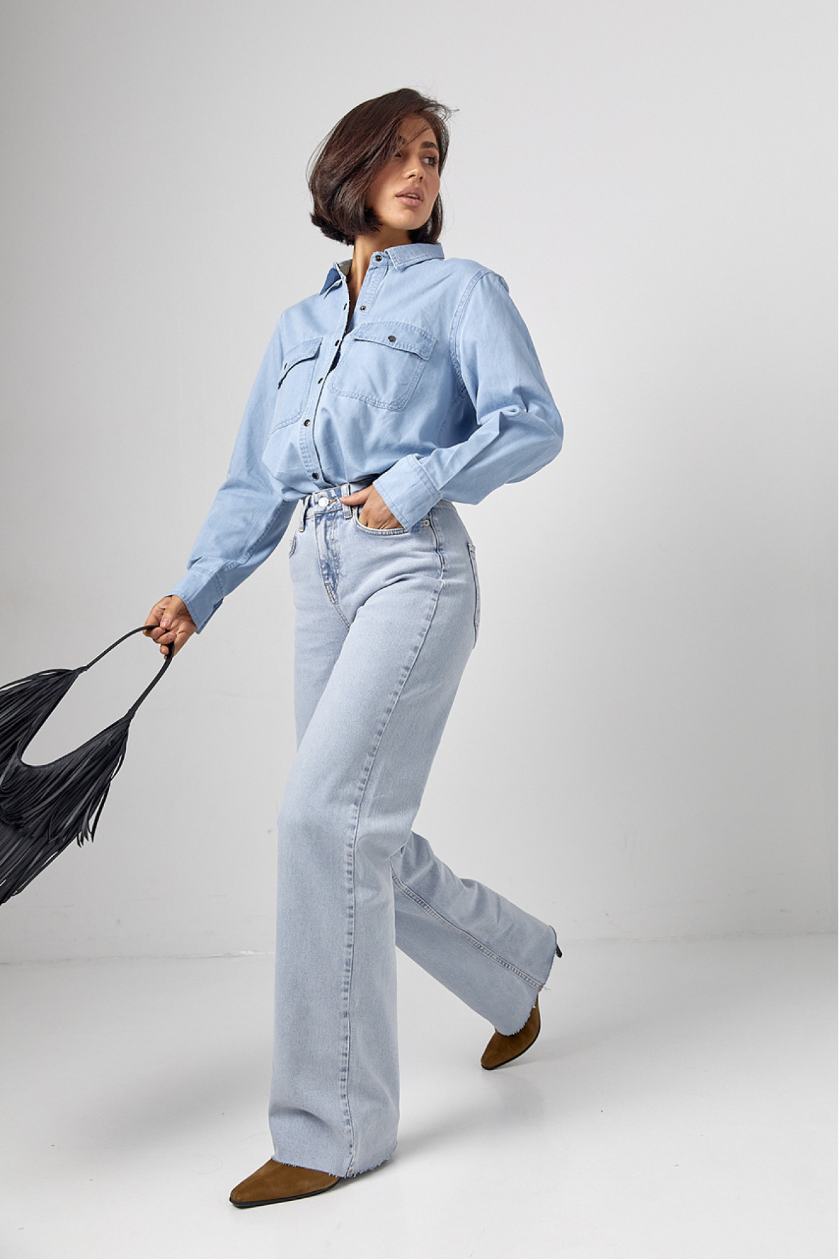 Джинси Straight прямого крою з необробленим низом  небесноблакитний колір