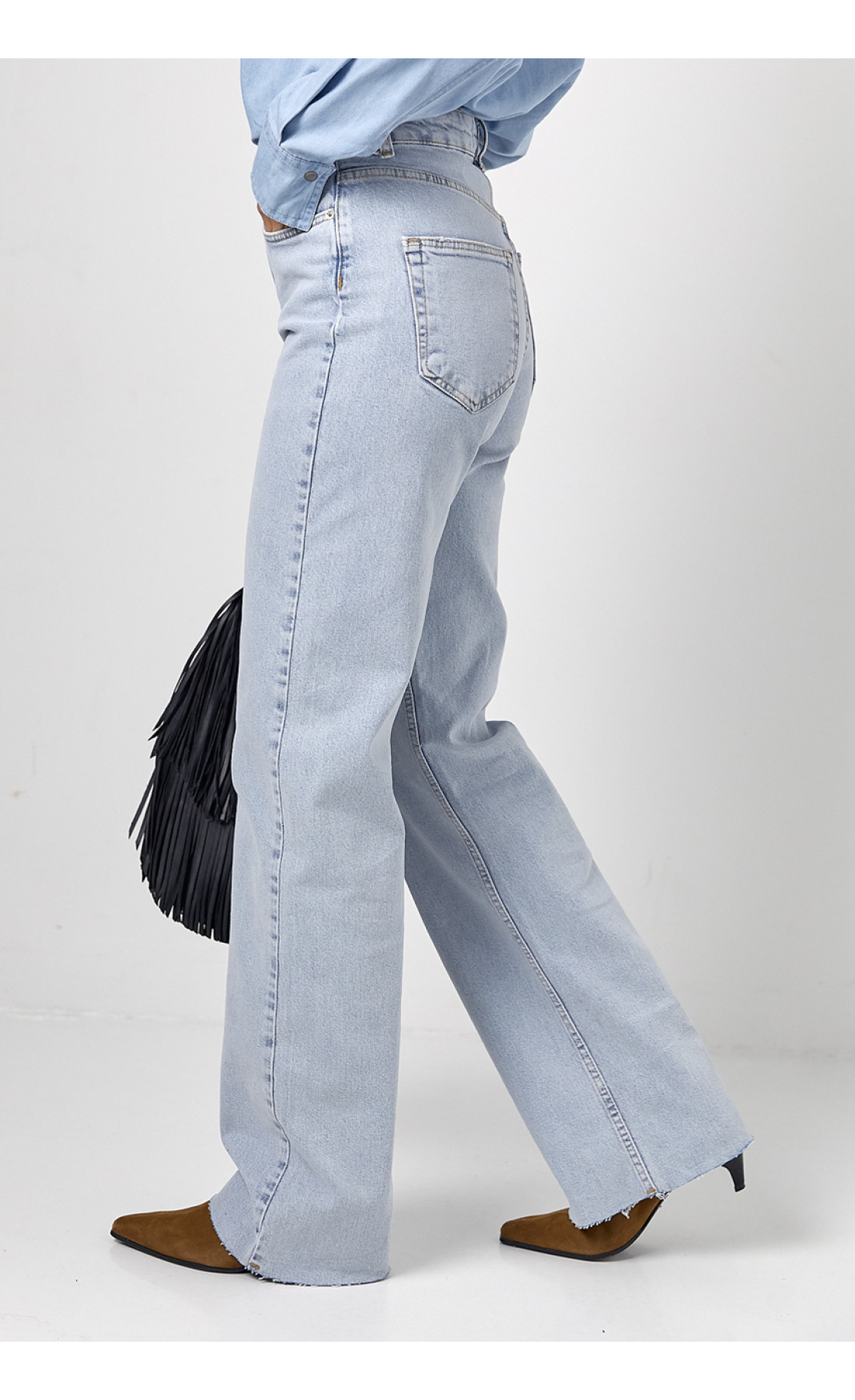 Джинси Straight прямого крою з необробленим низом  небесноблакитний колір